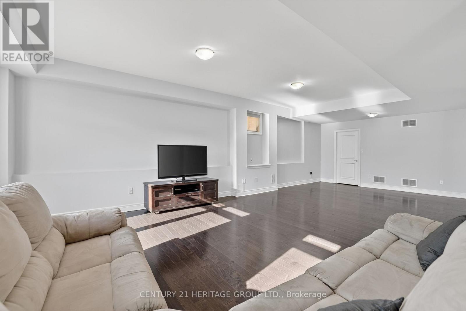 18 West Park Avenue, Bradford West Gwillimbury (Bradford), Ontario  L3Z 0A8 - Photo 32 - N12975582