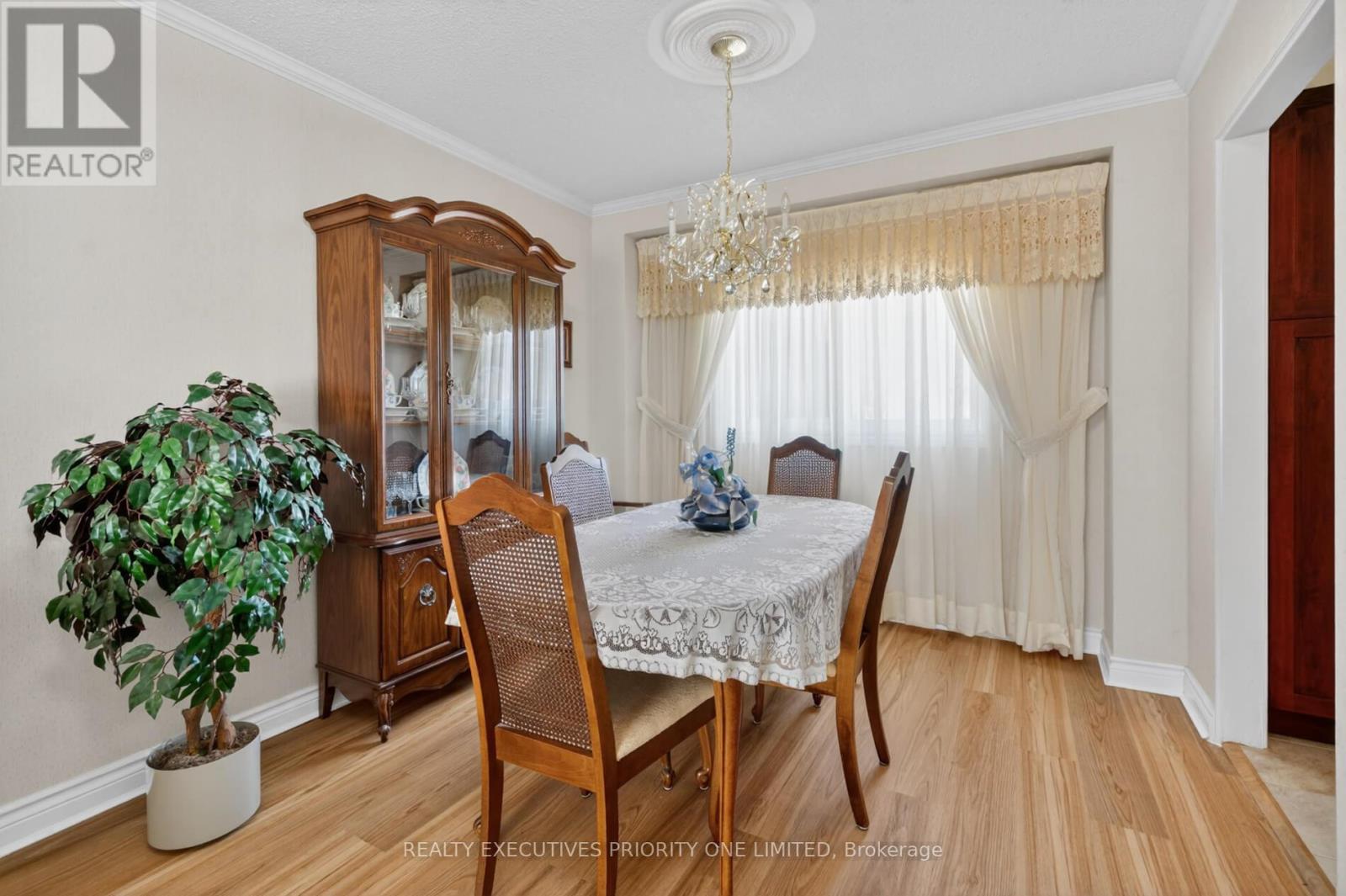 346 Darlington Crescent, Newmarket, Ontario  L3Y 6N4 - Photo 11 - N12975596