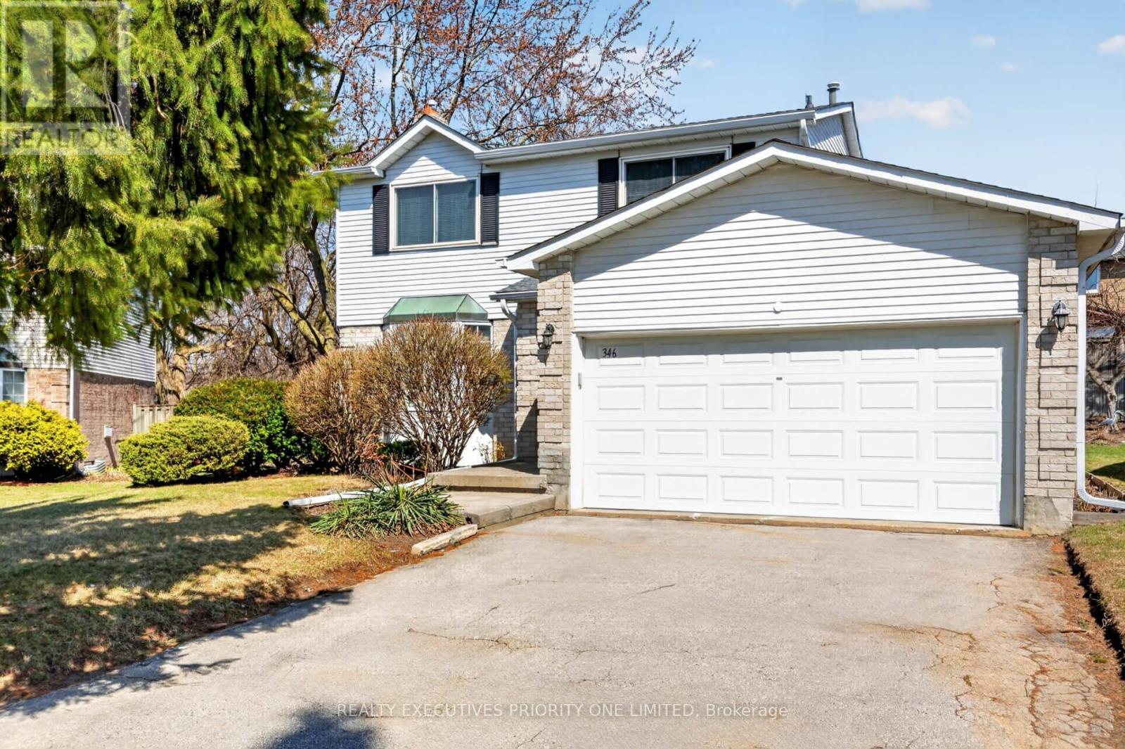 346 Darlington Crescent, Newmarket, Ontario  L3Y 6N4 - Photo 2 - N12975596