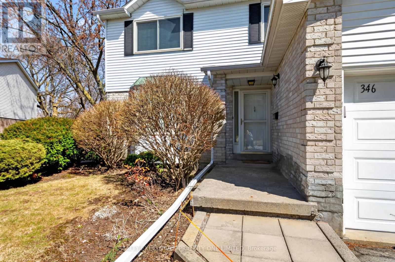 346 Darlington Crescent, Newmarket, Ontario  L3Y 6N4 - Photo 3 - N12975596