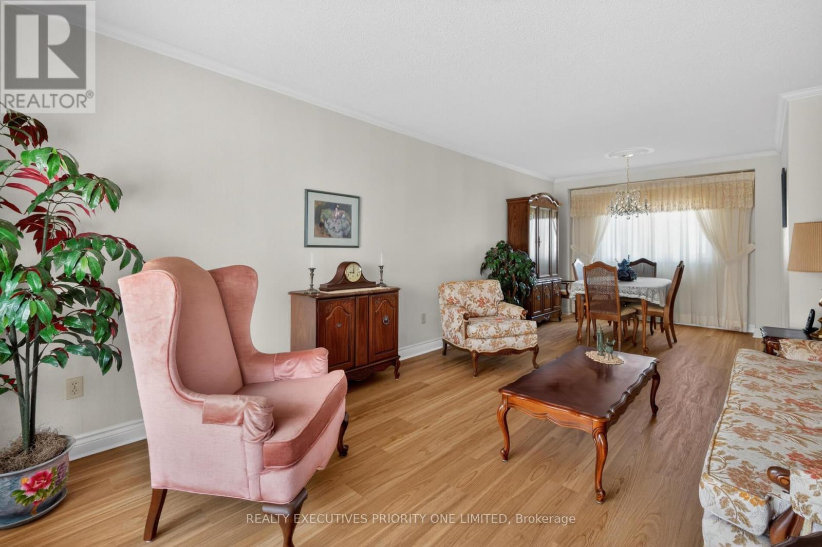 346 Darlington Crescent, Newmarket, Ontario  L3Y 6N4 - Photo 6 - N12975596