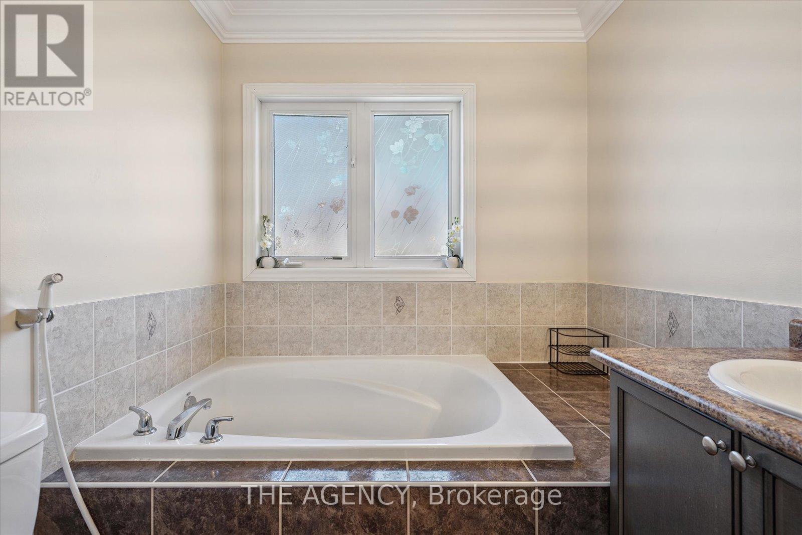 32 Timna Crescent, Vaughan, Ontario L6A 4L7 - Photo 18 - N12975640