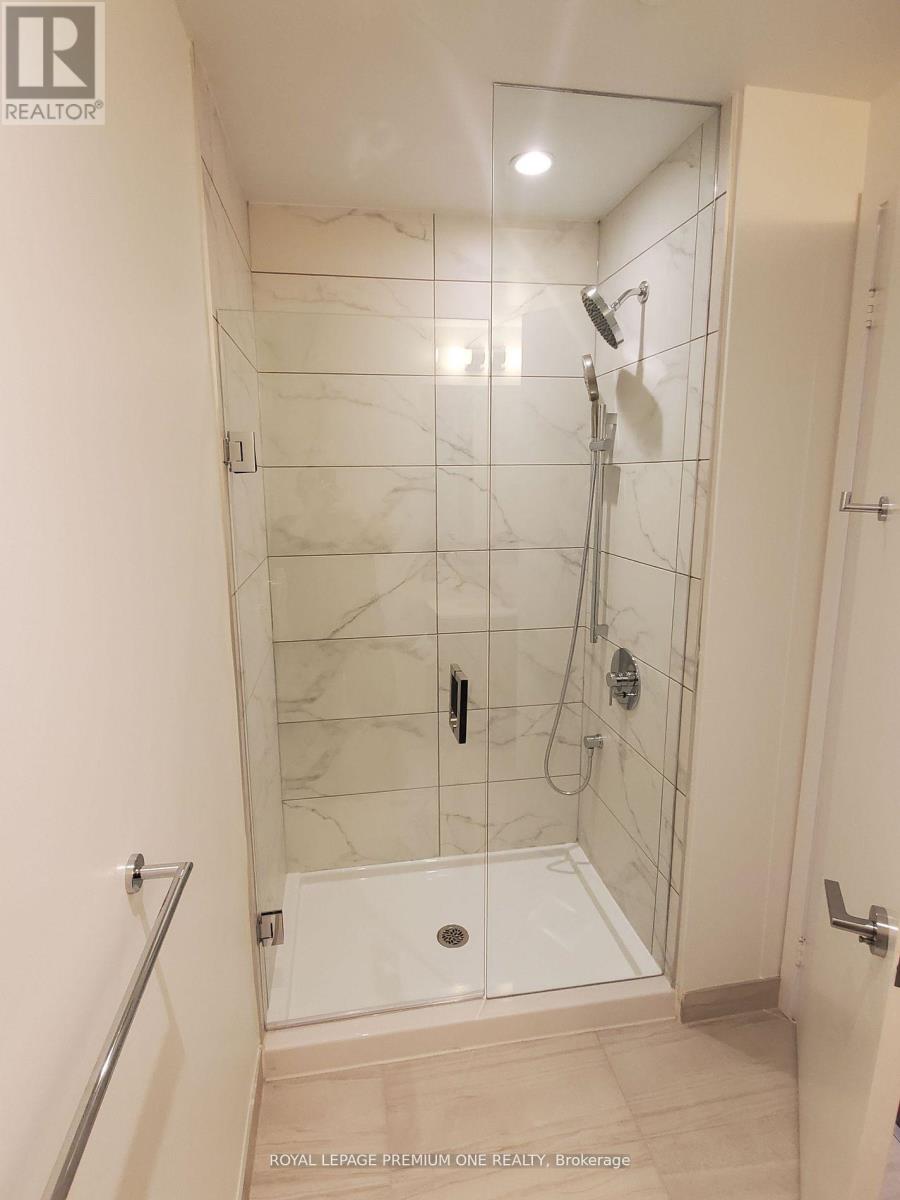 4007 - 950 Portage Parkway, Vaughan, Ontario  L4K 0J7 - Photo 10 - N12975644