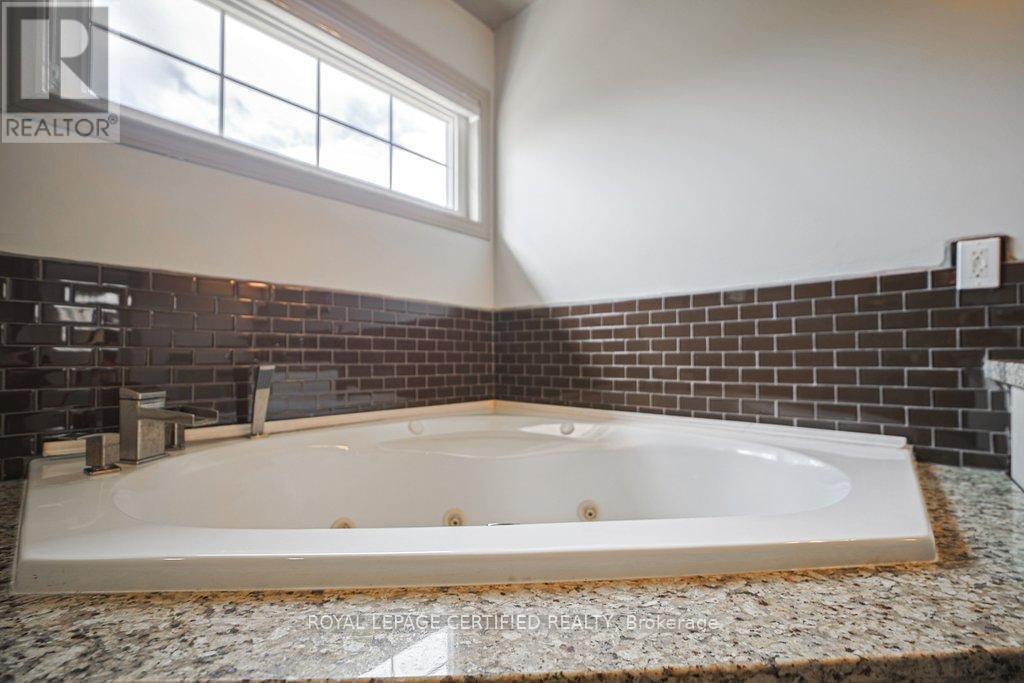 250 Big Bay Point Road, Innisfil, Ontario  L9S 2P6 - Photo 22 - N12975672