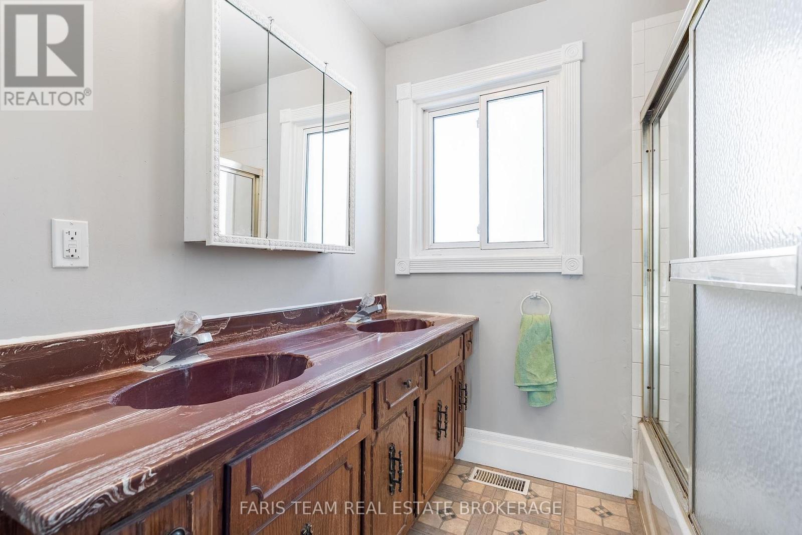 706 James Street, Innisfil, Ontario  L9S 2G7 - Photo 16 - N12975764