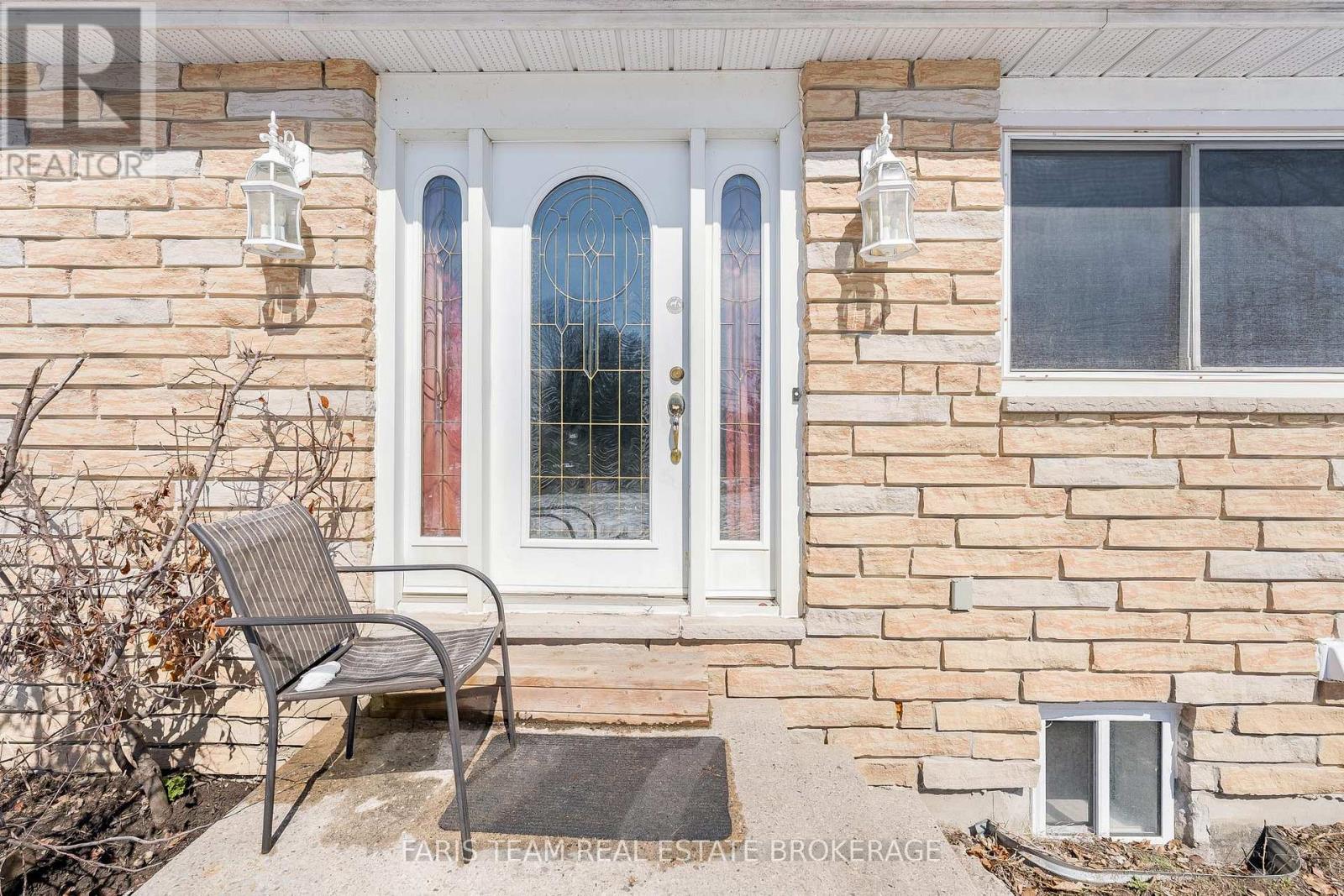 706 James Street, Innisfil, Ontario  L9S 2G7 - Photo 3 - N12975764