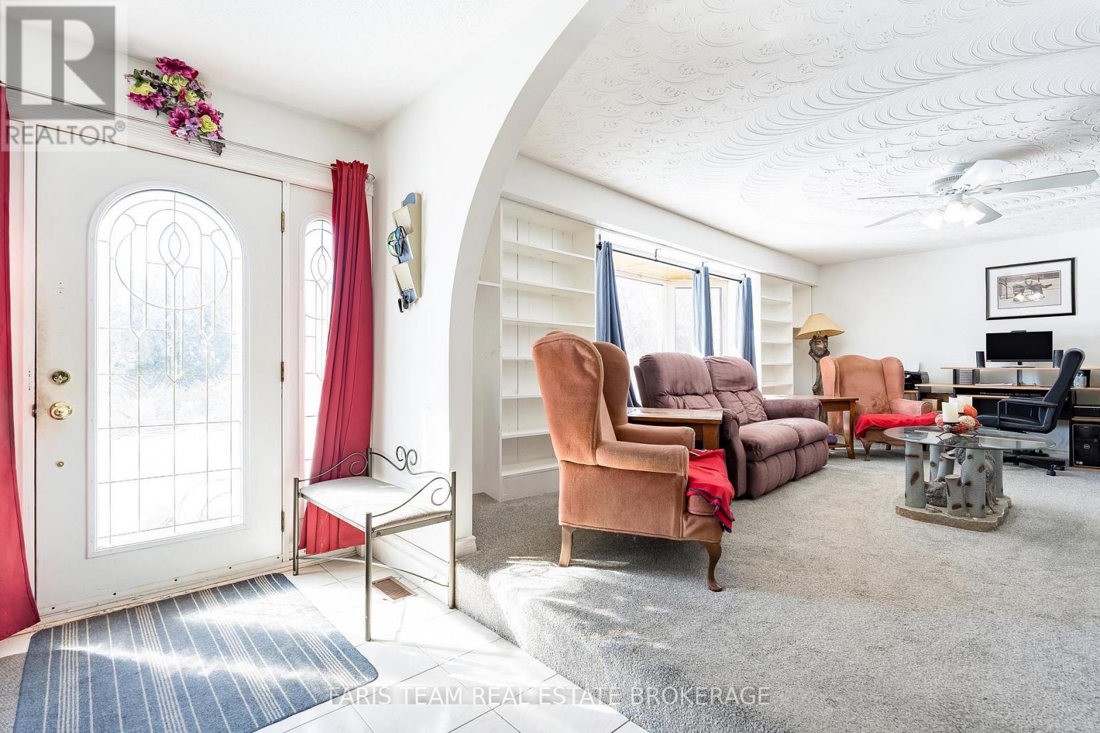 706 James Street, Innisfil, Ontario  L9S 2G7 - Photo 4 - N12975764