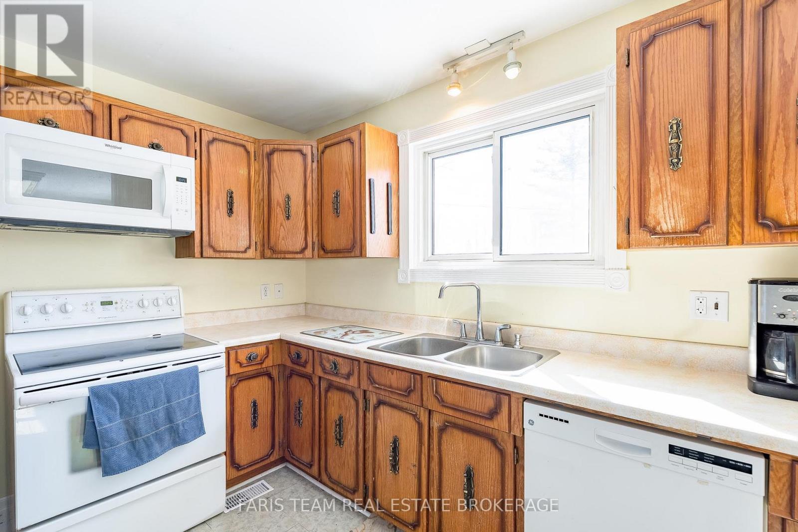 706 James Street, Innisfil, Ontario  L9S 2G7 - Photo 6 - N12975764
