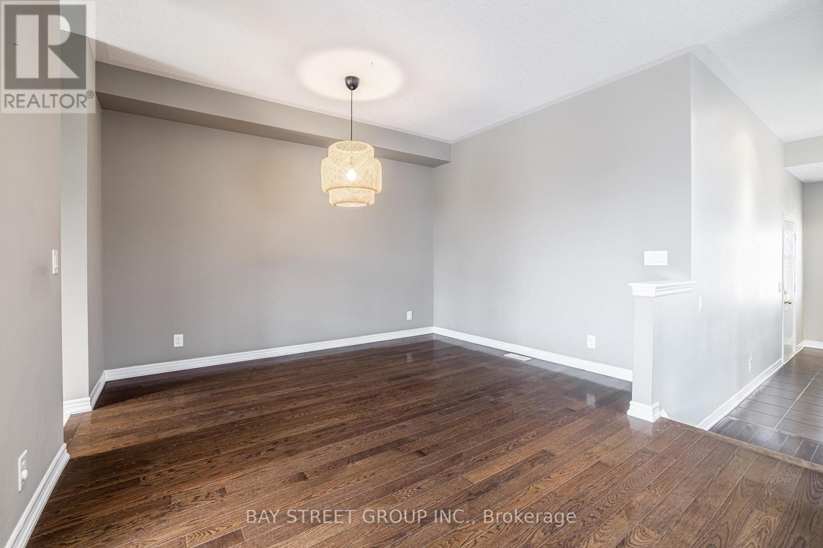 4 Courtland Crescent, East Gwillimbury, Ontario  L9N 0B2 - Photo 10 - N12975772