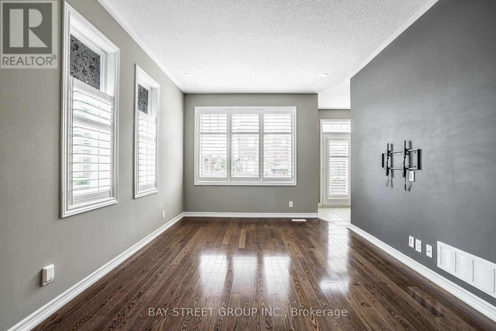 4 Courtland Crescent, East Gwillimbury, Ontario  L9N 0B2 - Photo 15 - N12975772