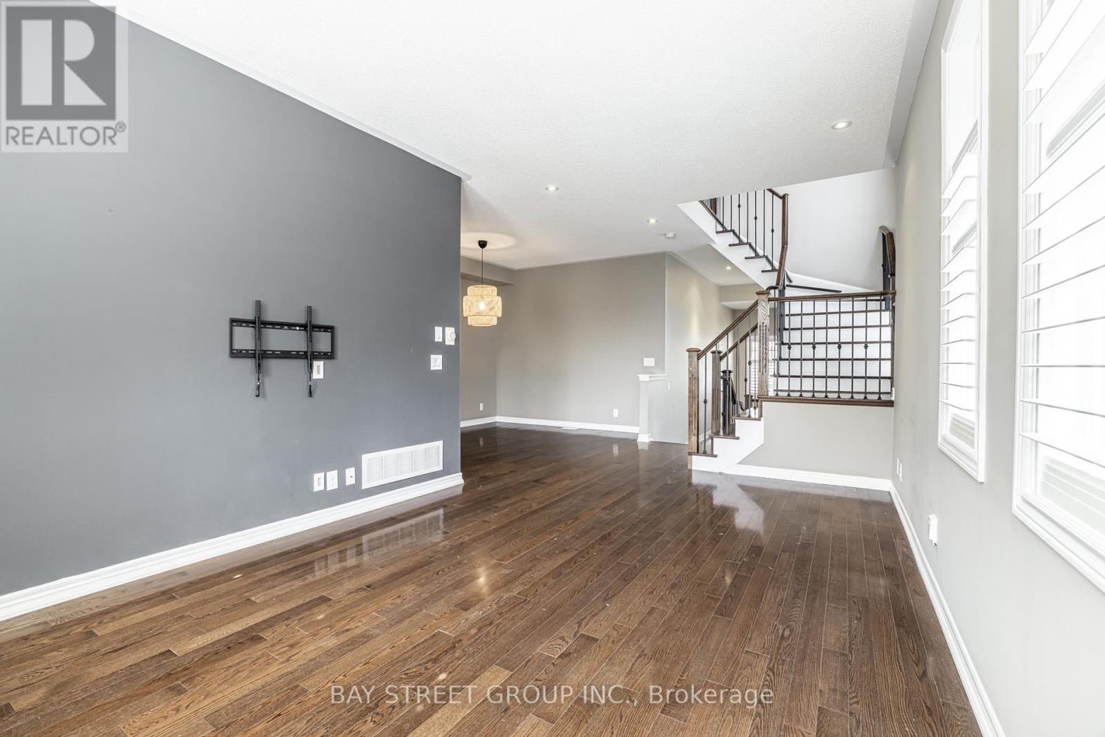 4 Courtland Crescent, East Gwillimbury, Ontario  L9N 0B2 - Photo 17 - N12975772