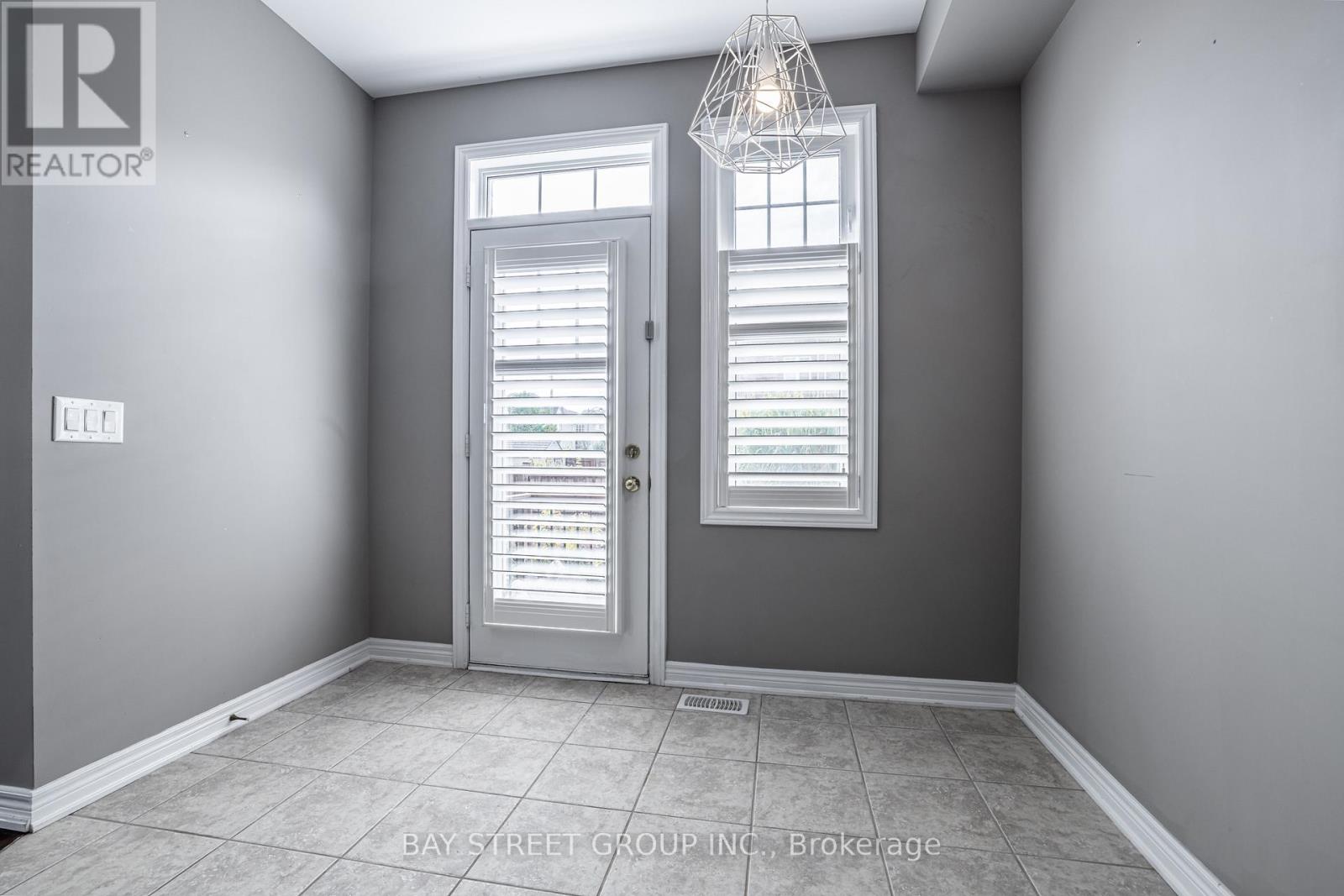 4 Courtland Crescent, East Gwillimbury, Ontario  L9N 0B2 - Photo 21 - N12975772