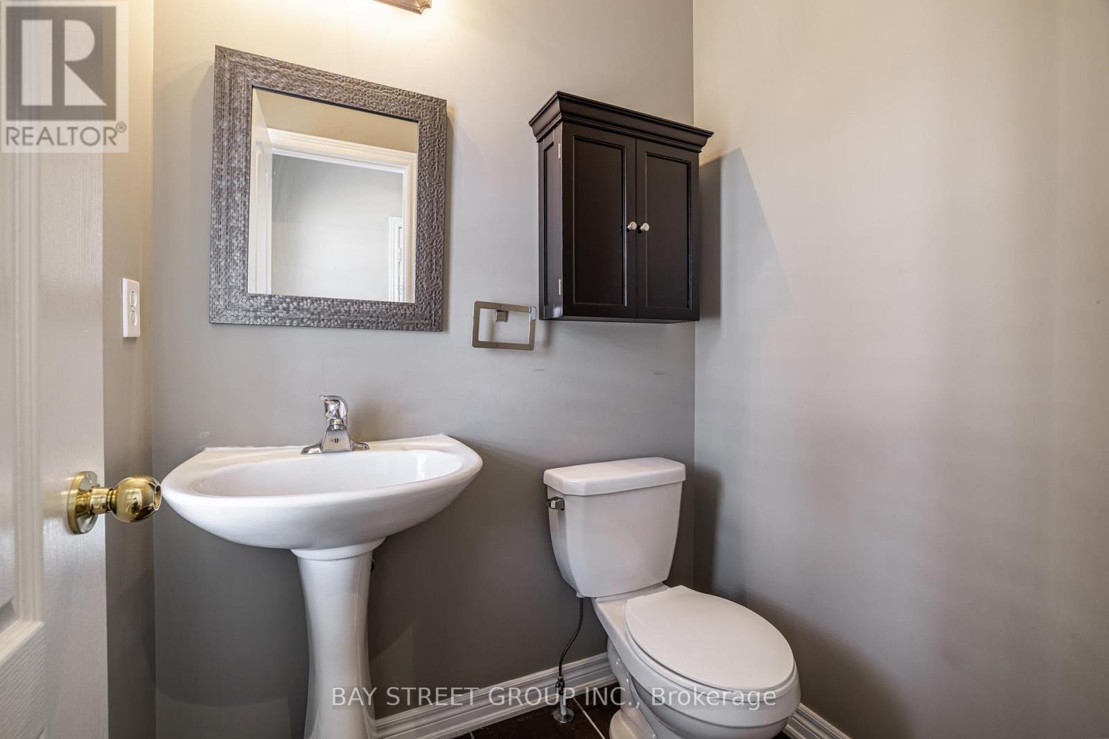 4 Courtland Crescent, East Gwillimbury, Ontario  L9N 0B2 - Photo 9 - N12975772