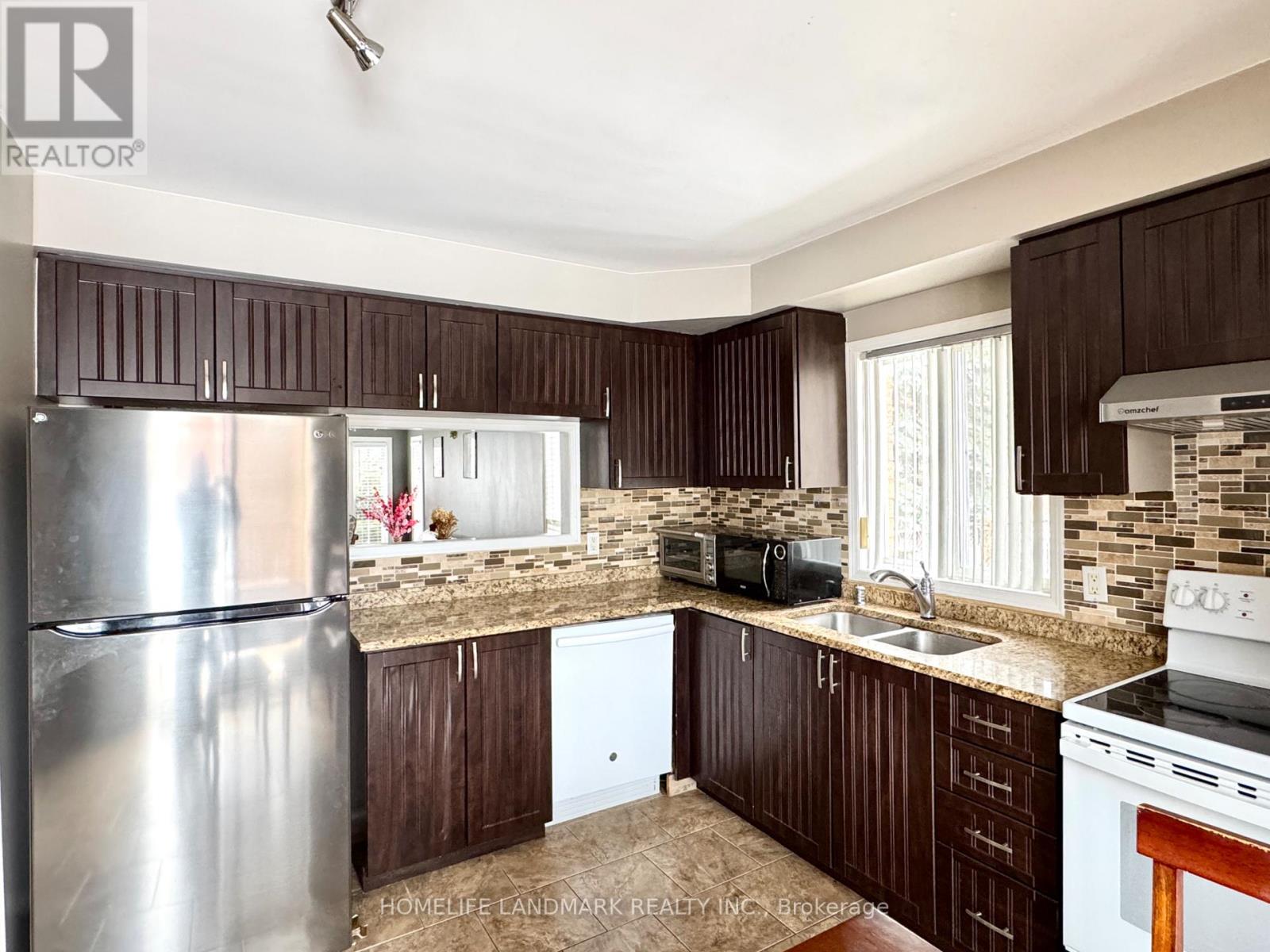 32 Simmons Crescent, Barrie, Ontario  L4N 7T7 - Photo 5 - S12901644