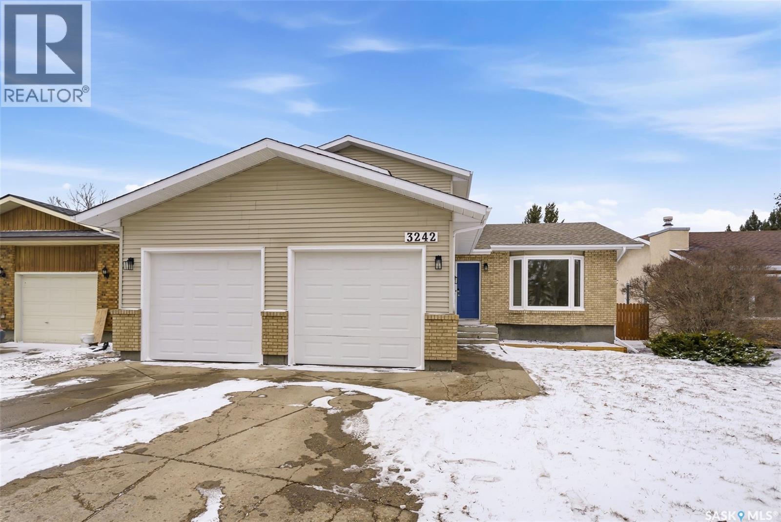 3242 Barton Place E, Regina, Saskatchewan  S4N 7C8 - Photo 2 - SK032399
