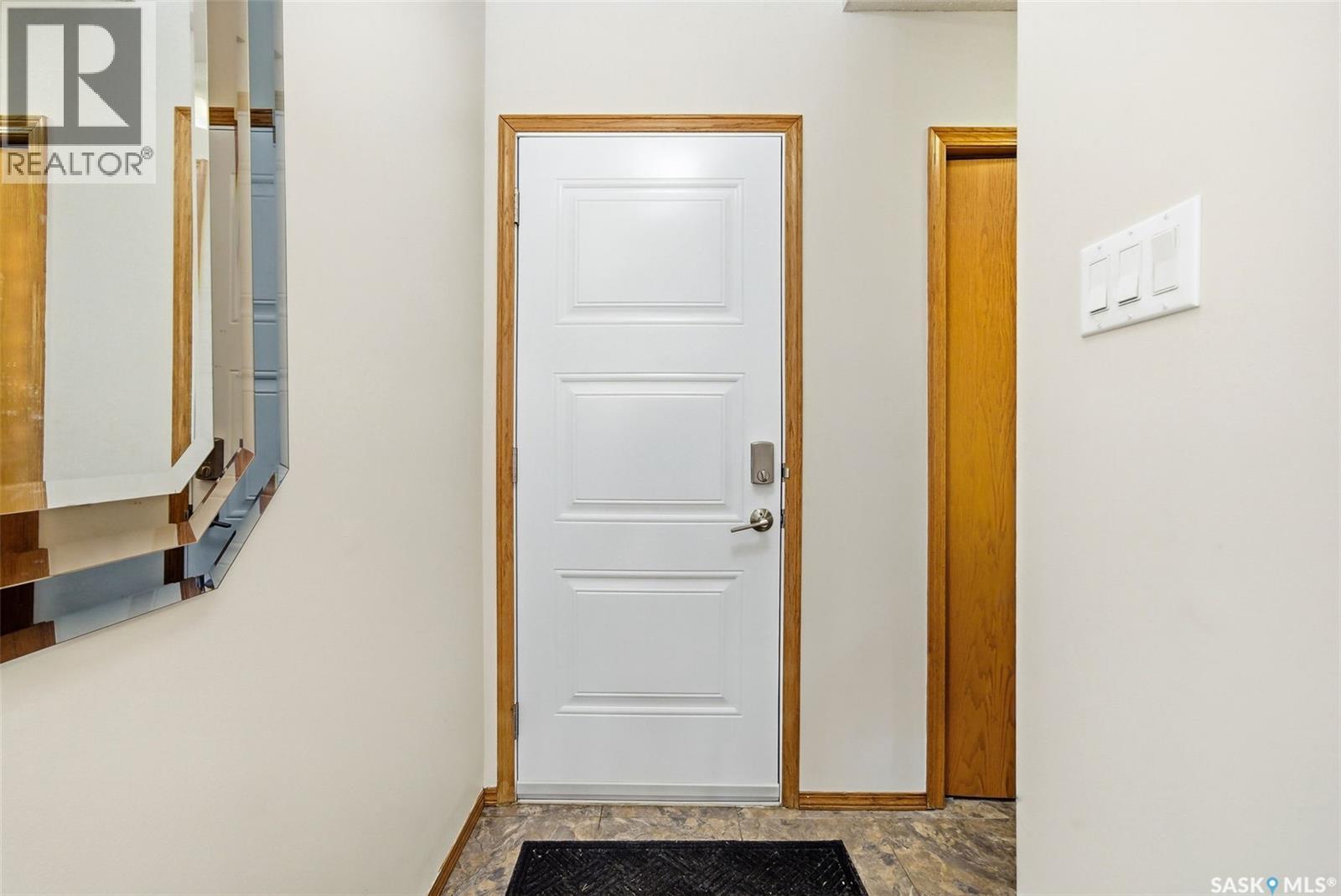 3242 Barton Place E, Regina, Saskatchewan  S4N 7C8 - Photo 3 - SK032399