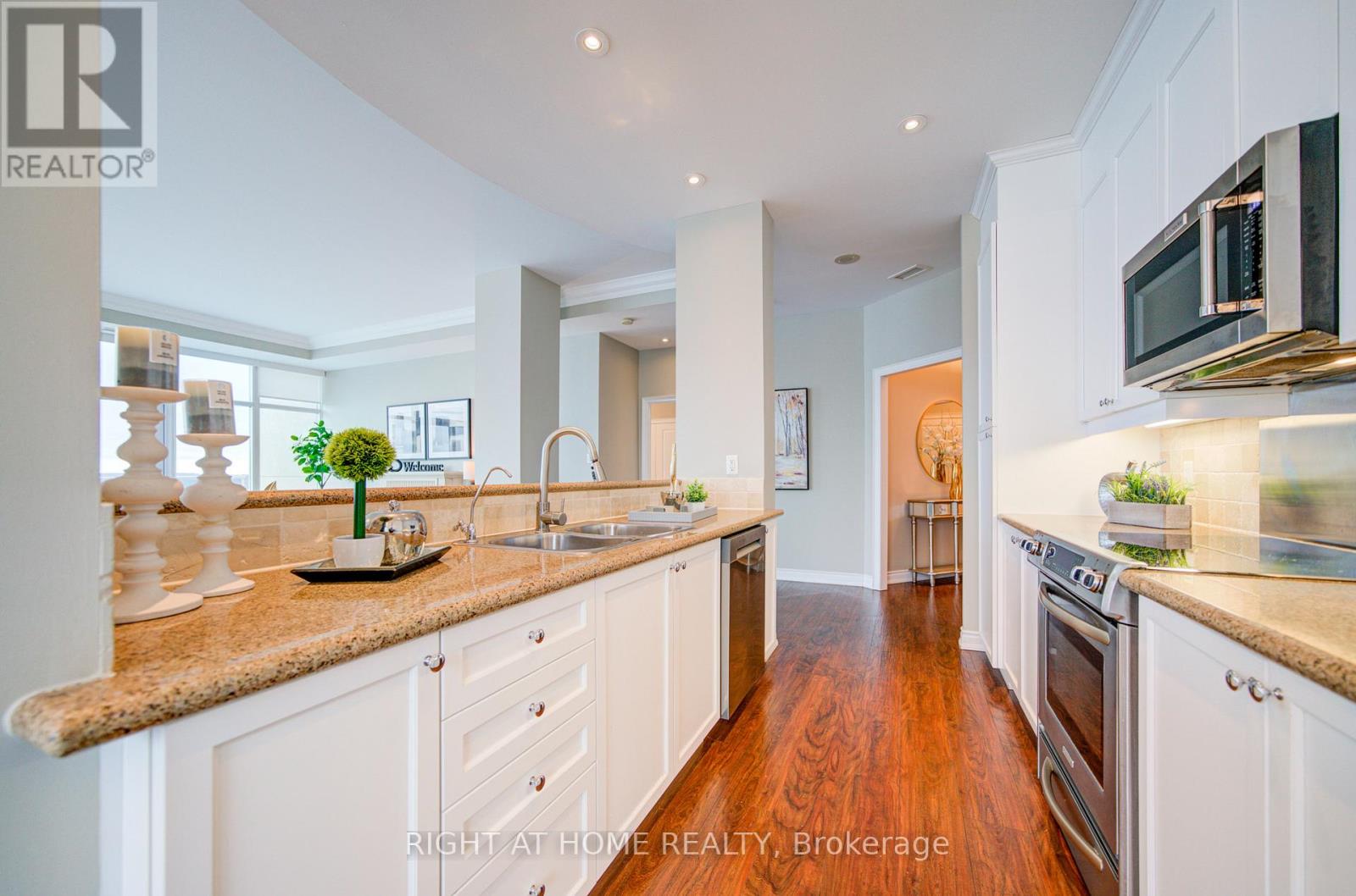 Ph06 - 37 Ellen Street, Barrie, Ontario  L0K 1S0 - Photo 8 - S12955464