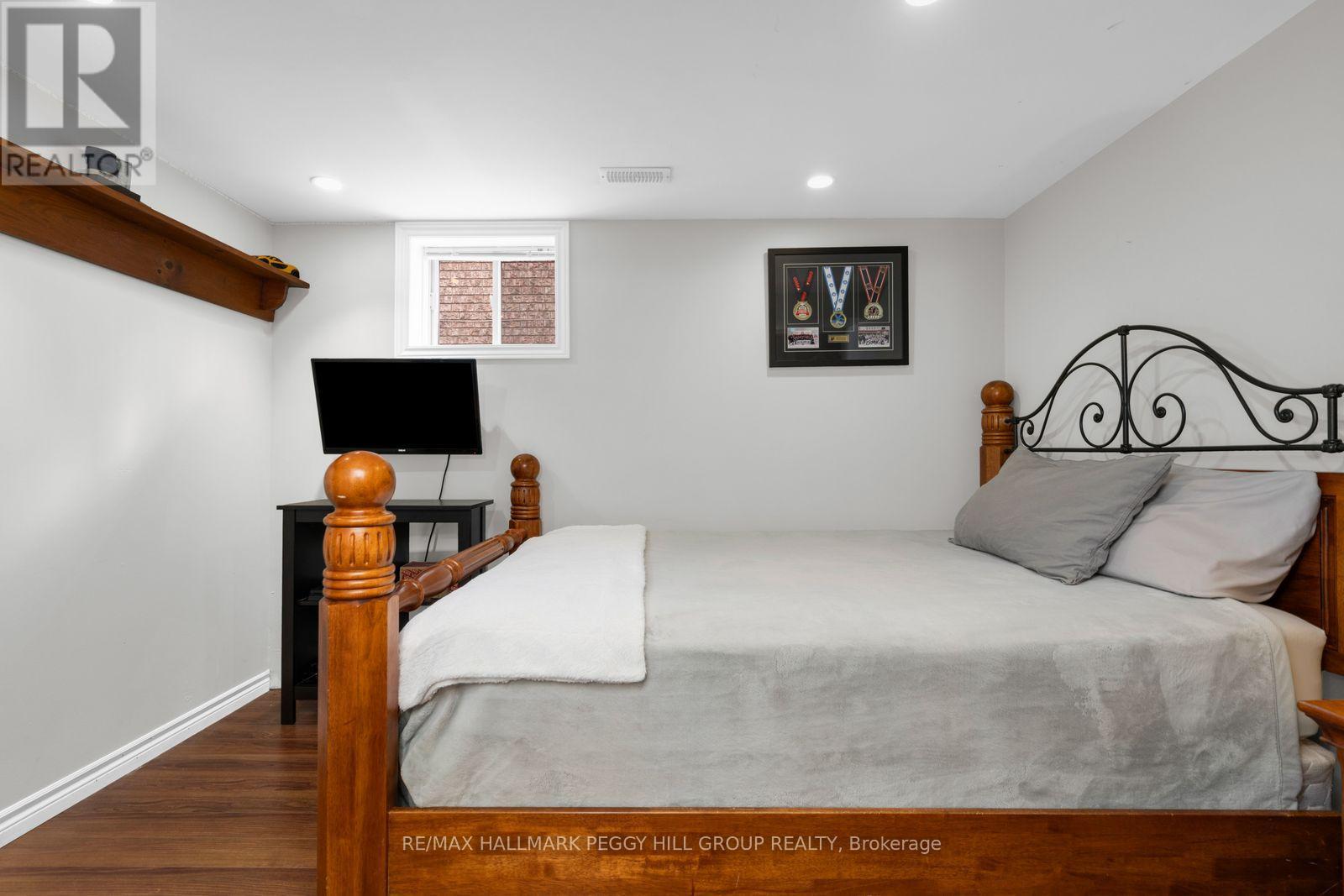 64 Bird Street, Barrie, Ontario  L4N 0X3 - Photo 11 - S12975436