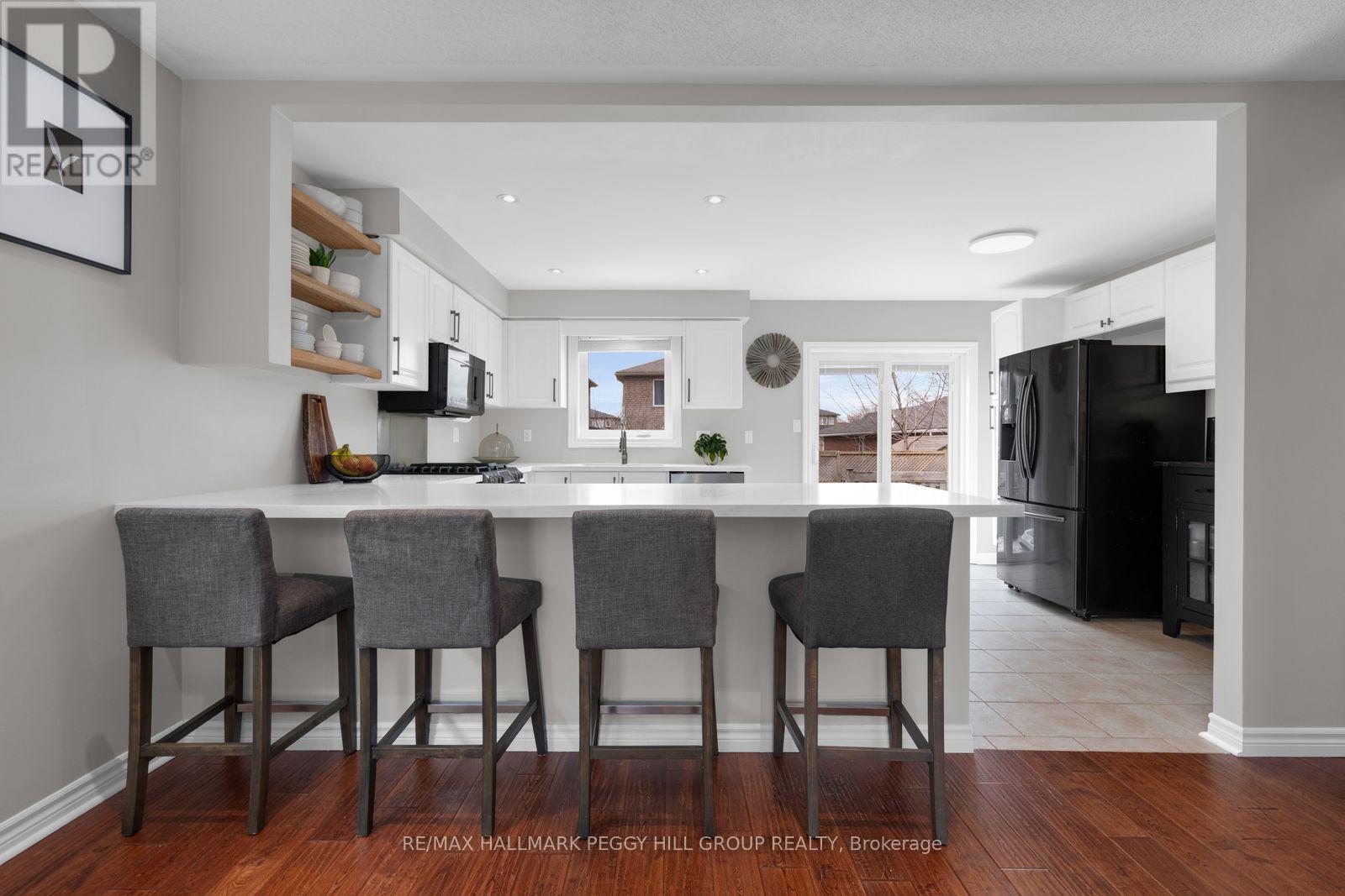 64 Bird Street, Barrie, Ontario  L4N 0X3 - Photo 2 - S12975436