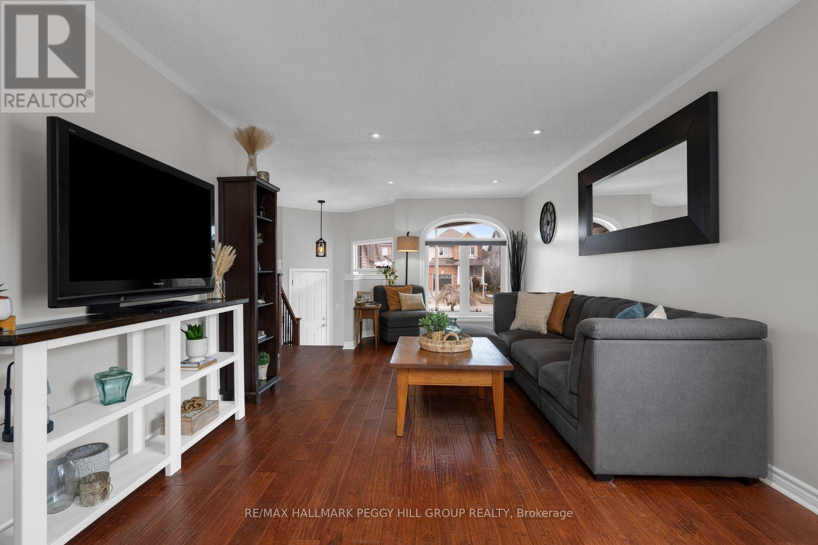 64 Bird Street, Barrie, Ontario  L4N 0X3 - Photo 4 - S12975436