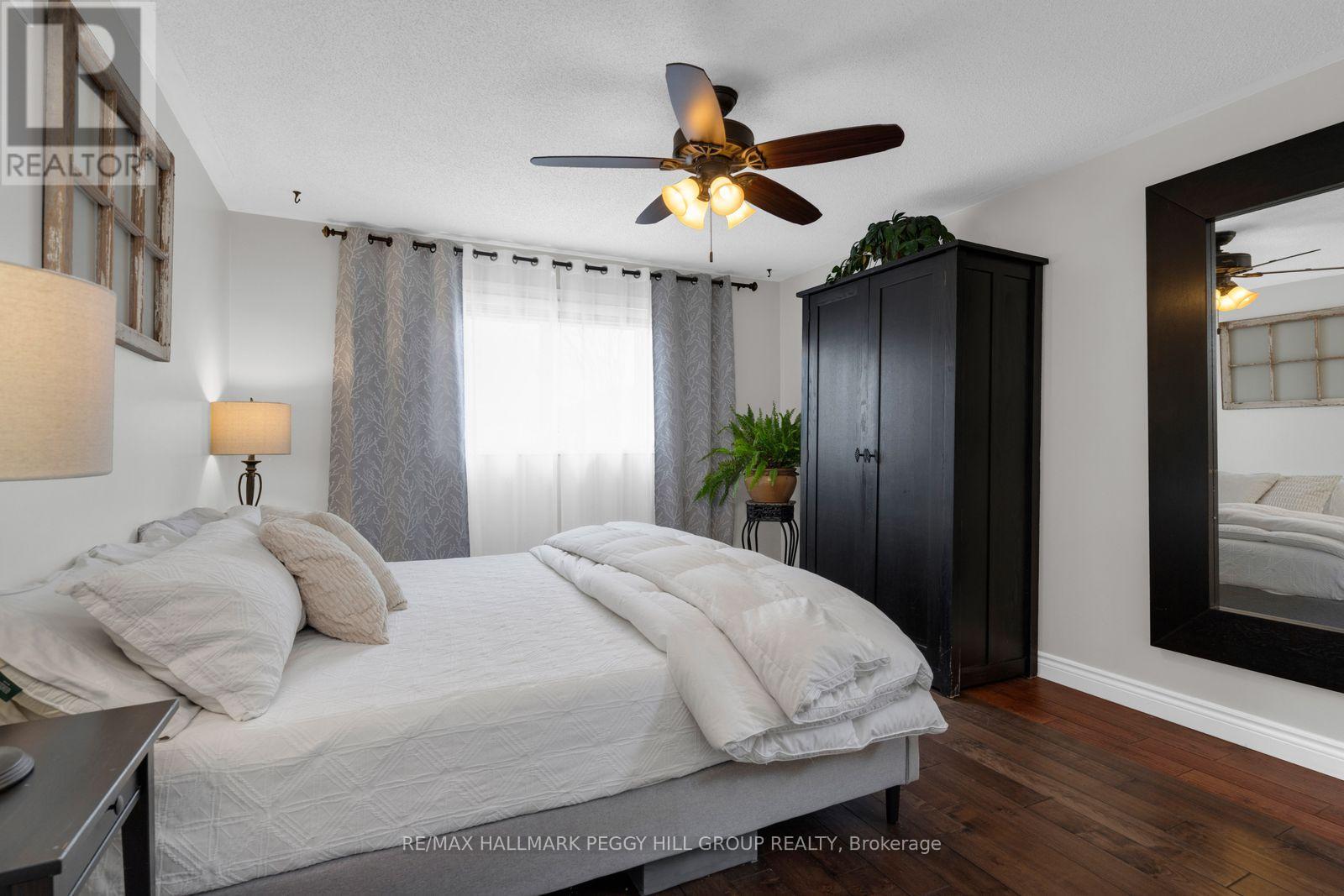 64 Bird Street, Barrie, Ontario  L4N 0X3 - Photo 6 - S12975436