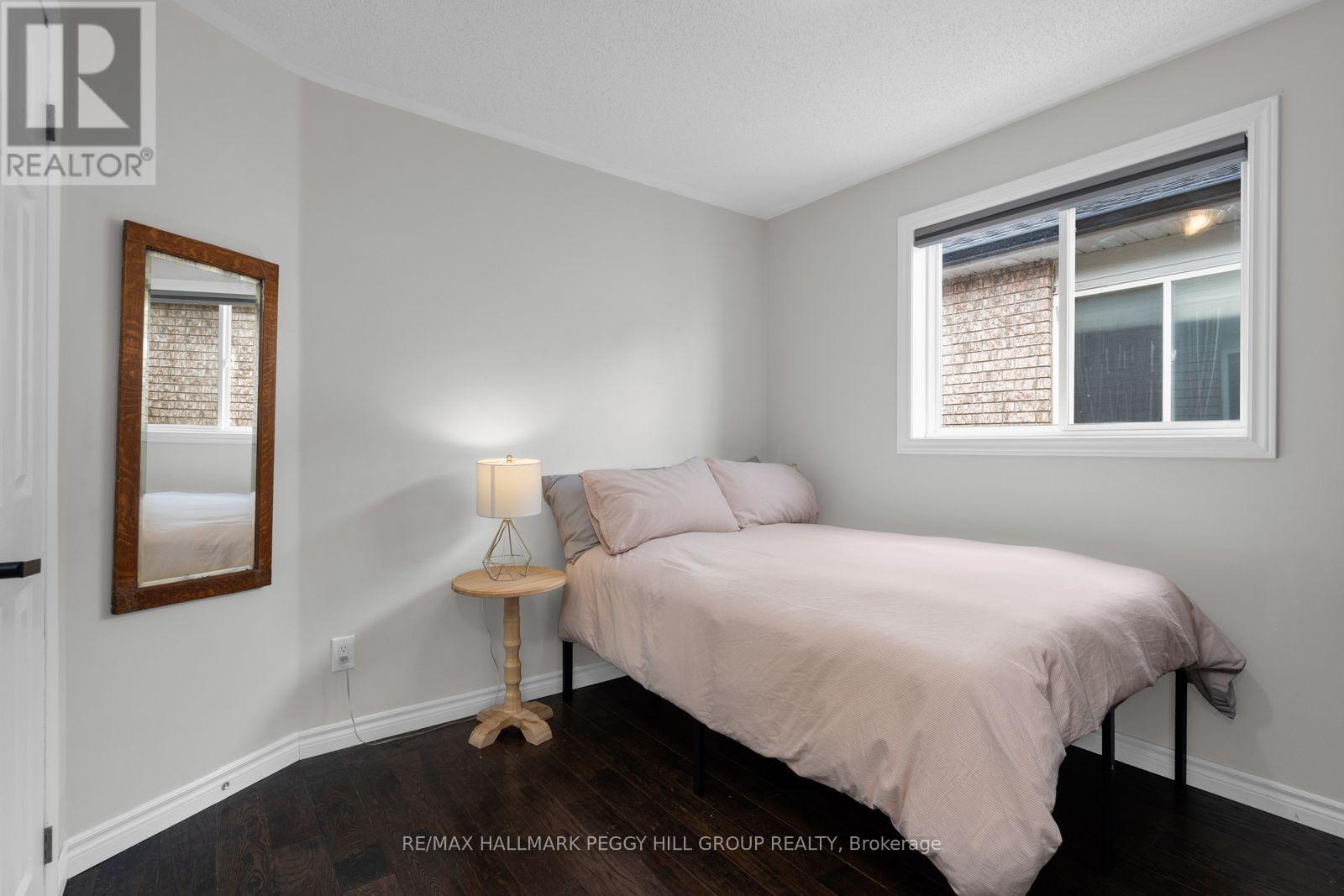 64 Bird Street, Barrie, Ontario  L4N 0X3 - Photo 8 - S12975436