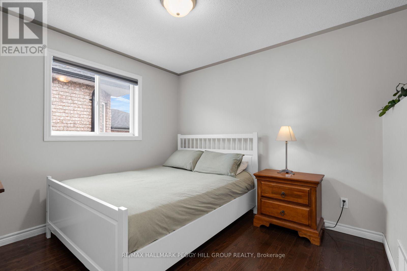 64 Bird Street, Barrie, Ontario  L4N 0X3 - Photo 9 - S12975436