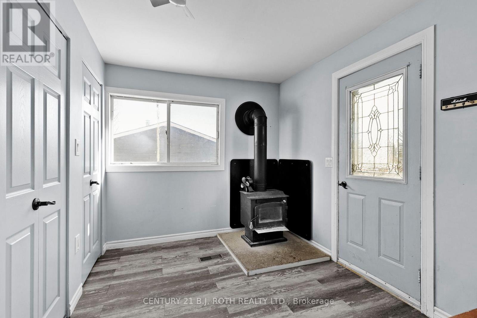 1006 Flos 4 Road E, Springwater, Ontario  L0L 2K0 - Photo 3 - S12975490