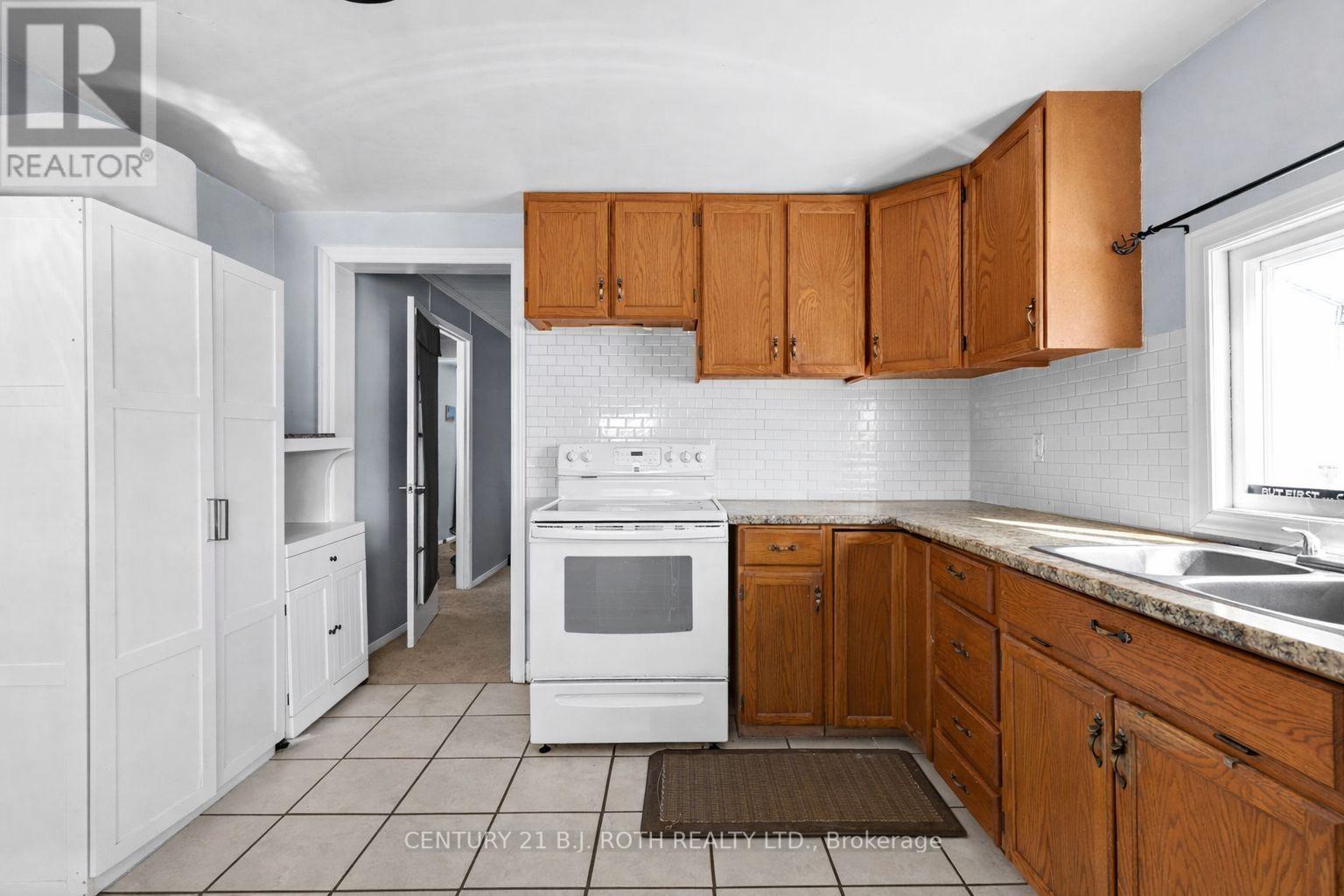 1006 Flos 4 Road E, Springwater, Ontario  L0L 2K0 - Photo 5 - S12975490