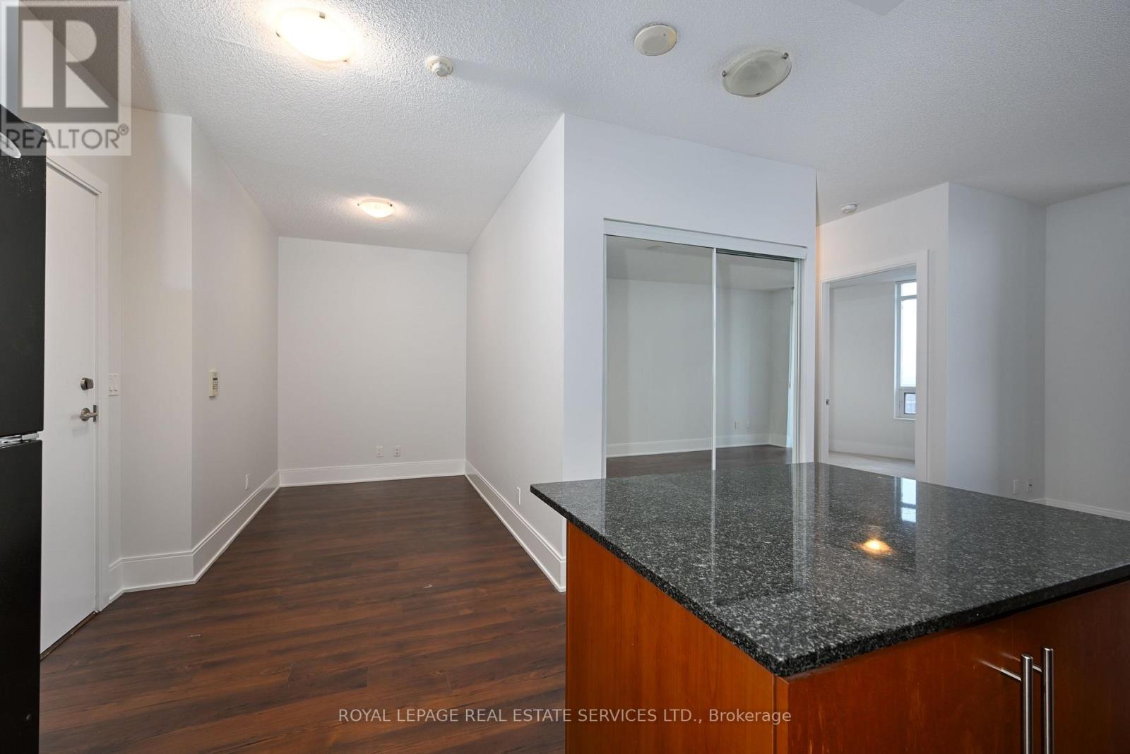 2305 - 330 Burnhamthorpe Road W, Mississauga, Ontario  L5B 0E1 - Photo 6 - W12888334