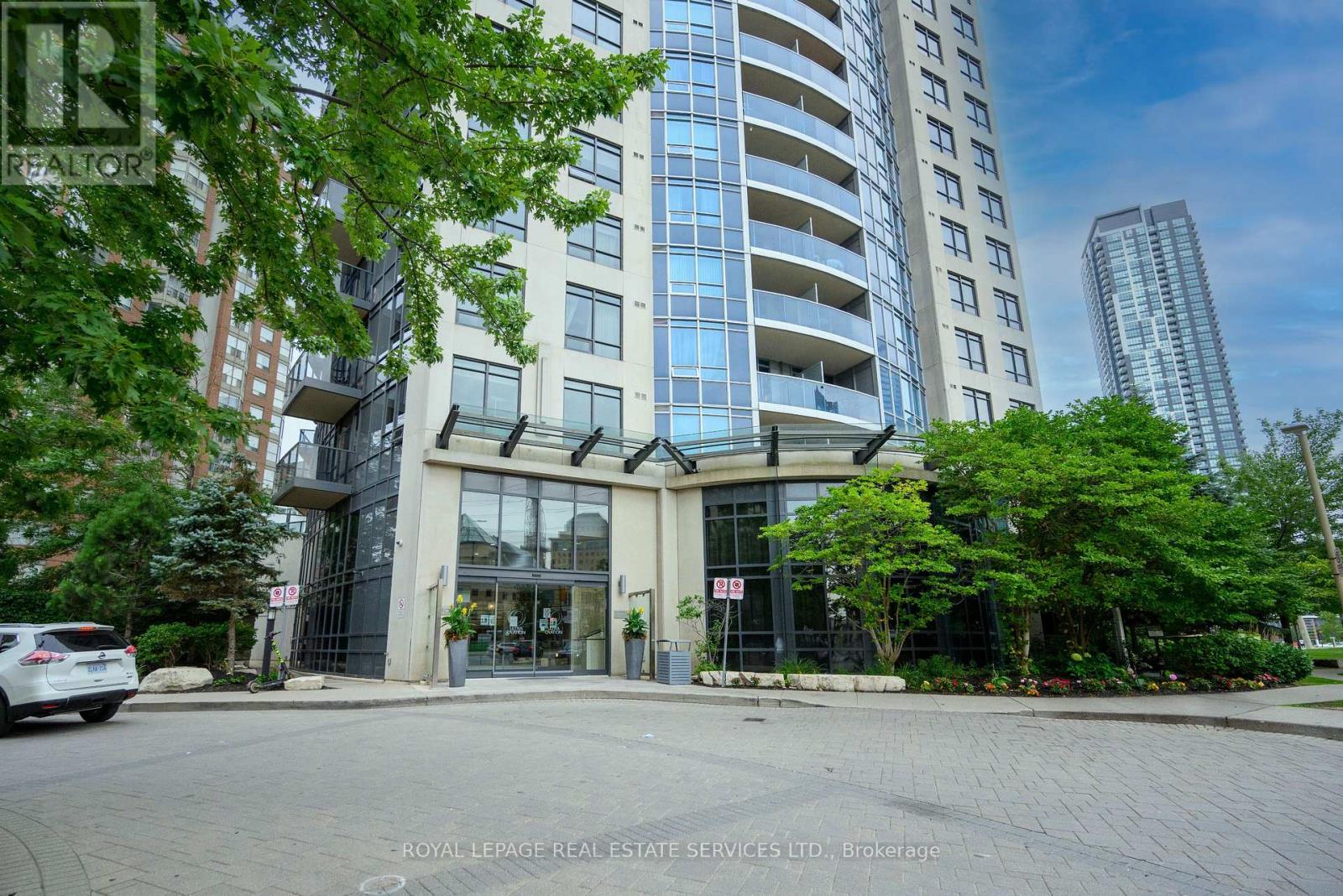 2305 - 330 Burnhamthorpe Road W, Mississauga, Ontario  L5B 0E1 - Photo 4 - W12888334