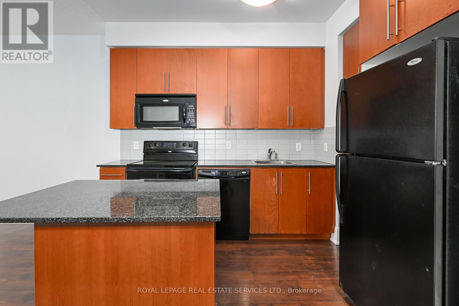 2305 - 330 Burnhamthorpe Road W, Mississauga, Ontario  L5B 0E1 - Photo 11 - W12888334