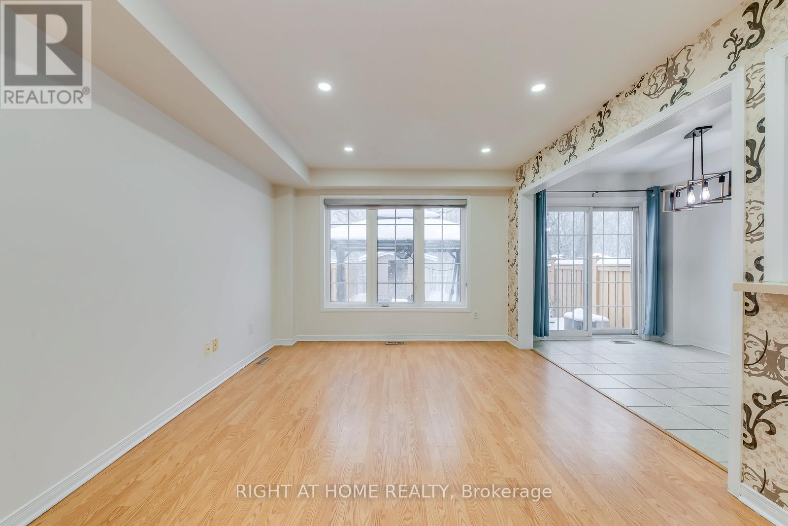 15 Eagle Trace Drive, Brampton, Ontario  L6R 0M3 - Photo 8 - W12873314