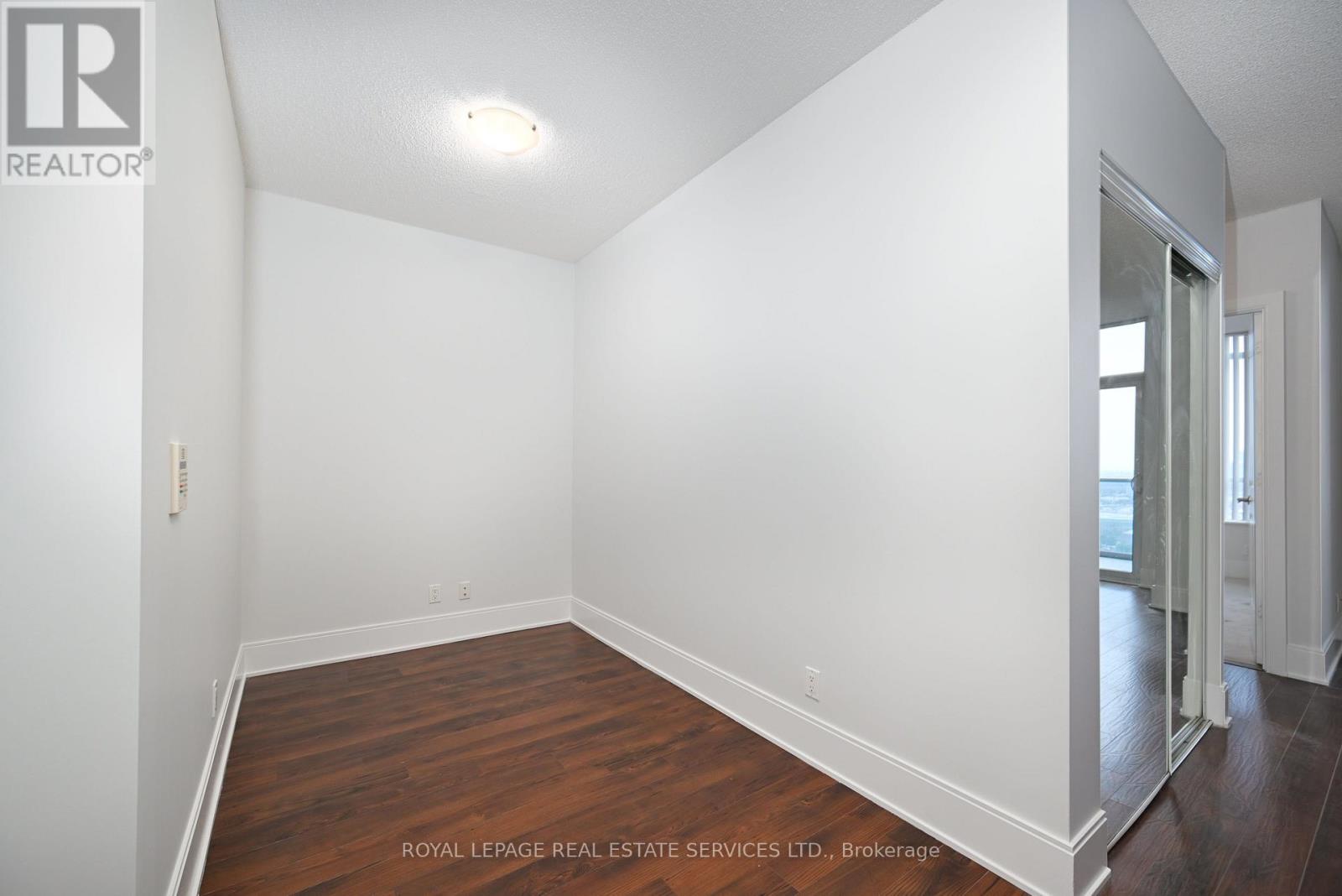 2305 - 330 Burnhamthorpe Road W, Mississauga, Ontario  L5B 0E1 - Photo 7 - W12888334