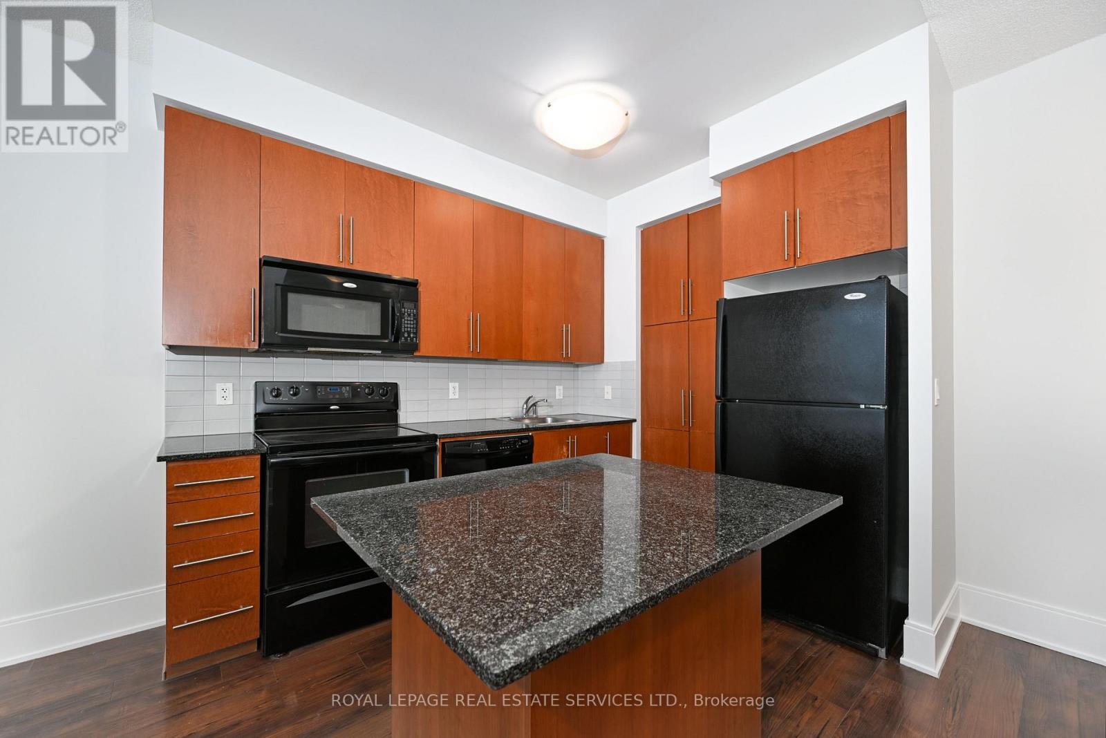 2305 - 330 Burnhamthorpe Road W, Mississauga, Ontario  L5B 0E1 - Photo 9 - W12888334