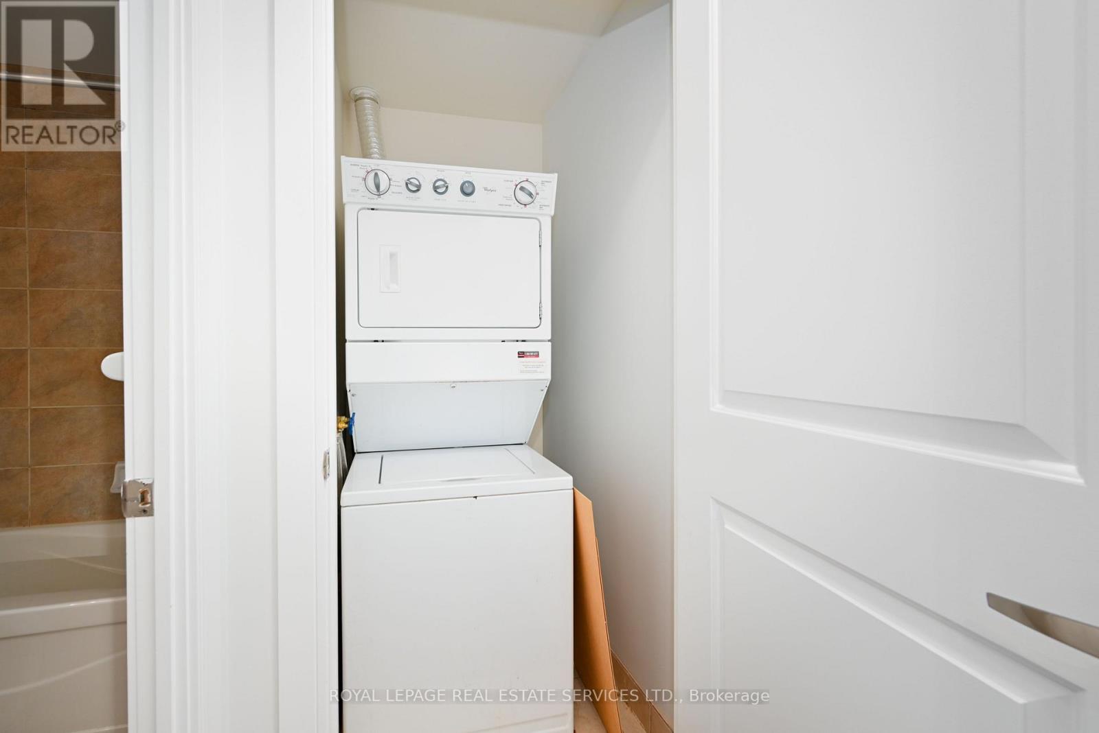 2305 - 330 Burnhamthorpe Road W, Mississauga, Ontario  L5B 0E1 - Photo 24 - W12888334