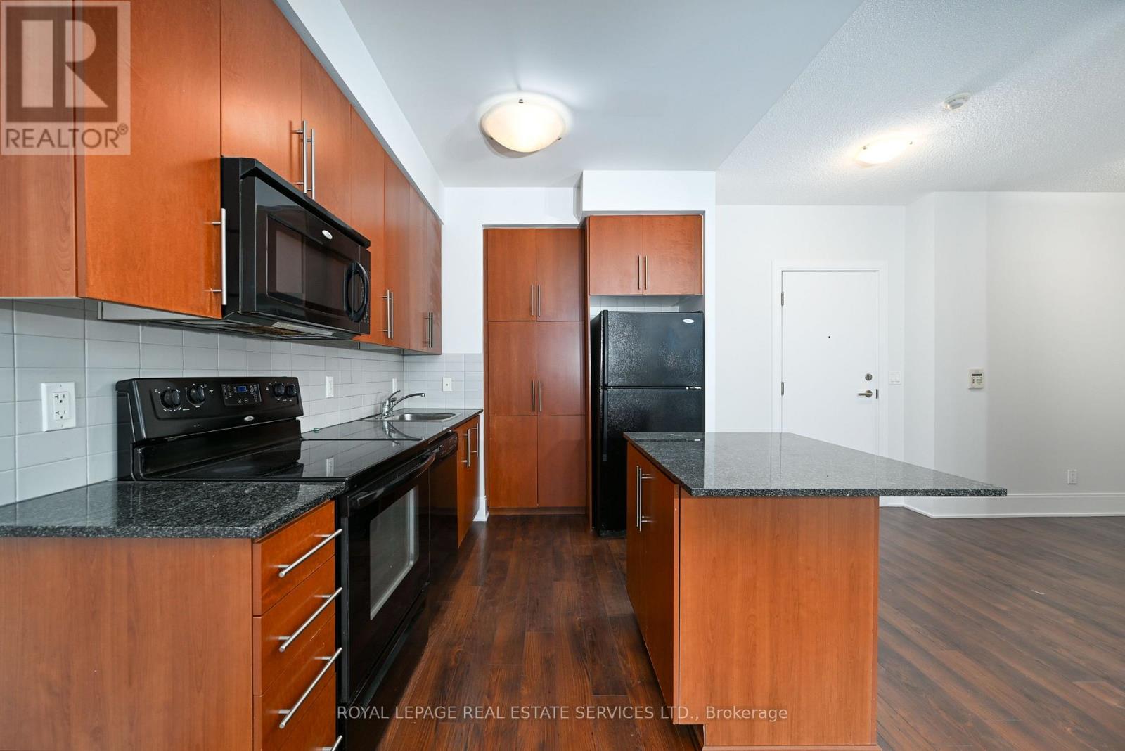 2305 - 330 Burnhamthorpe Road W, Mississauga, Ontario  L5B 0E1 - Photo 5 - W12888334