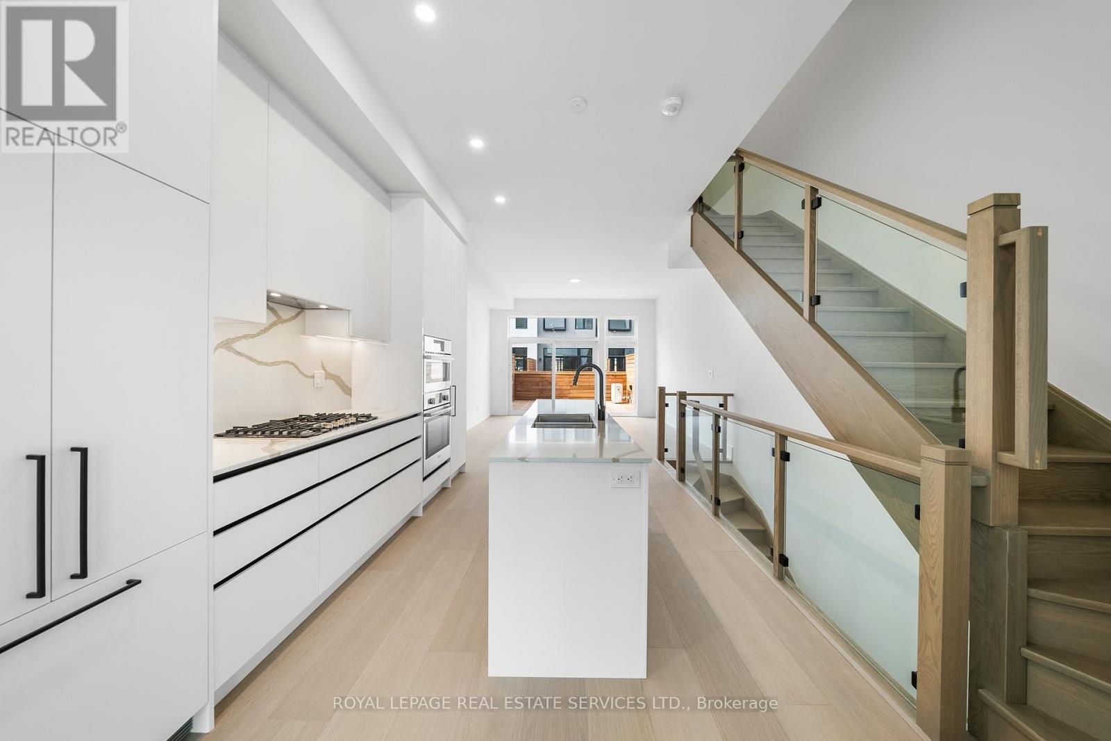 12 - 20 Lou Parsons Way, Mississauga, Ontario  L5H 0B2 - Photo 2 - W12969976