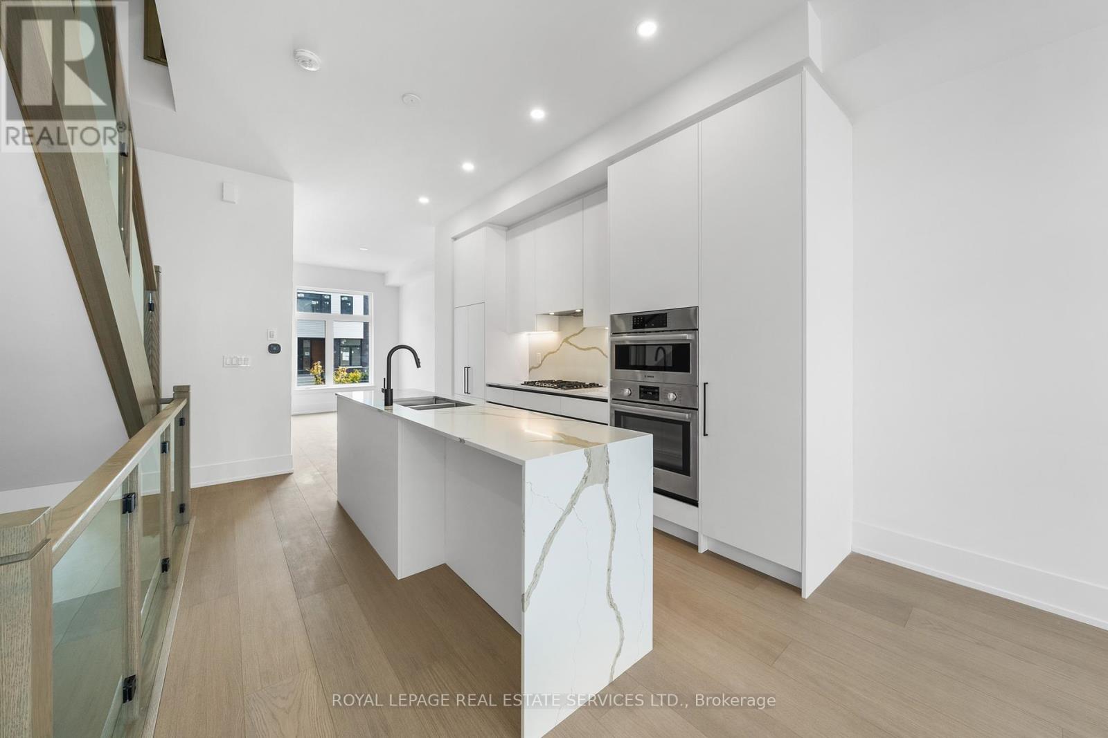 12 - 20 Lou Parsons Way, Mississauga, Ontario  L5H 0B2 - Photo 4 - W12969976