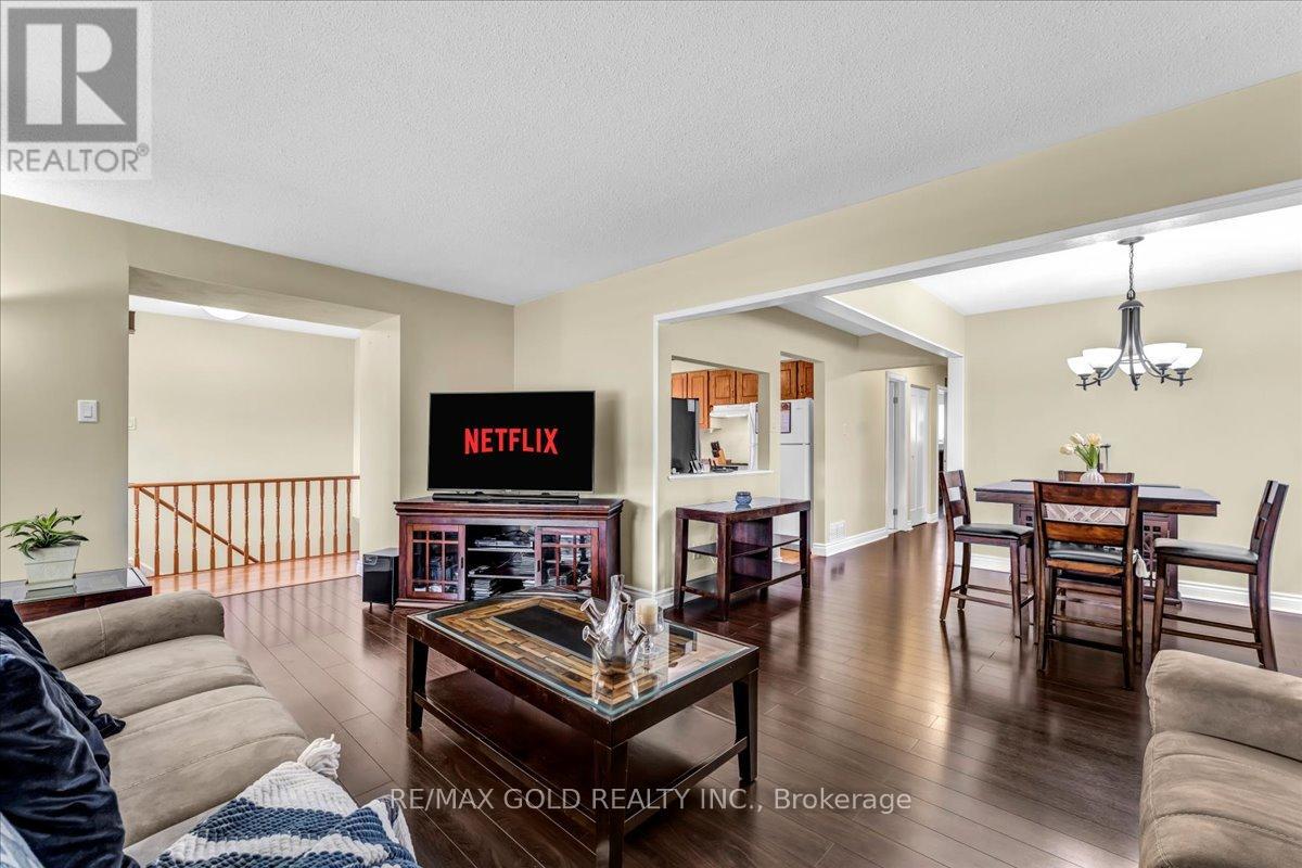 53 Dorchester Drive, Brampton, Ontario  L6T 3E2 - Photo 11 - W12975374