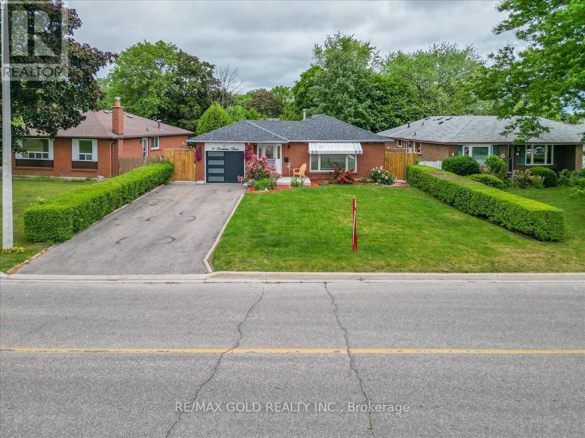 53 Dorchester Drive, Brampton, Ontario  L6T 3E2 - Photo 2 - W12975374