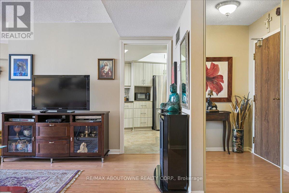 605 - 1240 Marlborough Court, Oakville, Ontario  L6H 3K7 - Photo 11 - W12975378