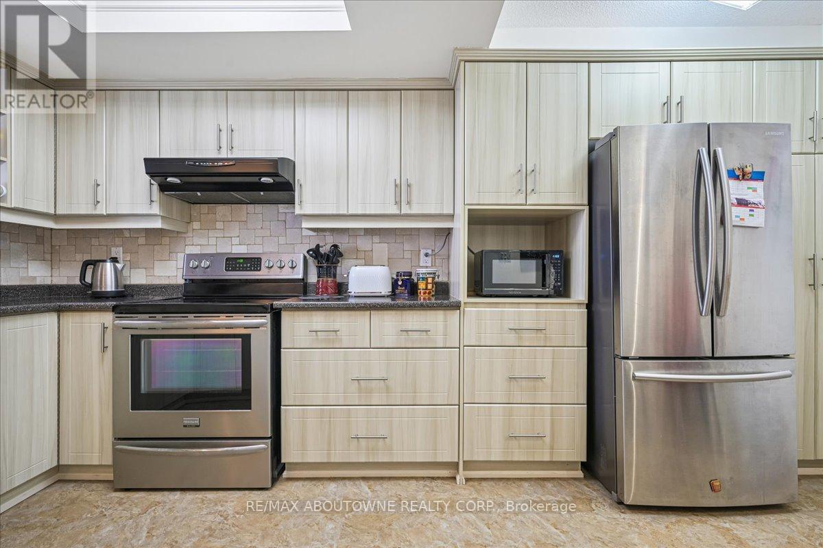 605 - 1240 Marlborough Court, Oakville, Ontario  L6H 3K7 - Photo 12 - W12975378