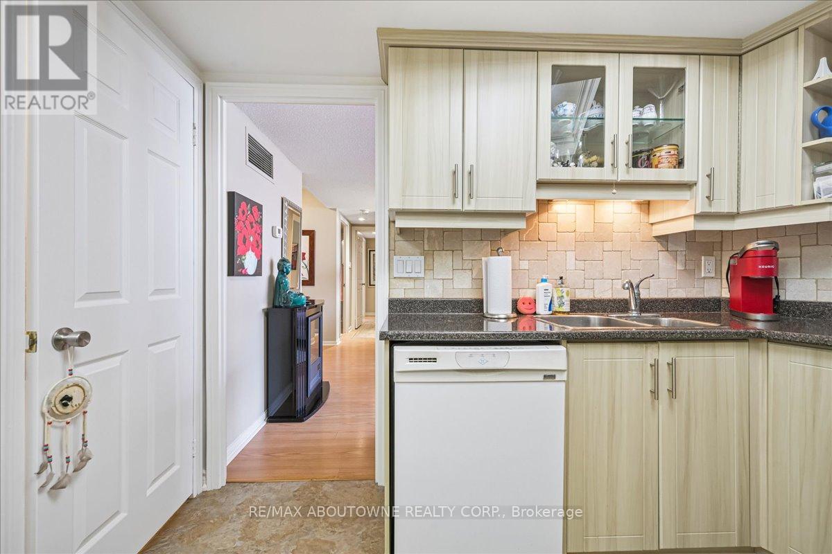 605 - 1240 Marlborough Court, Oakville, Ontario  L6H 3K7 - Photo 14 - W12975378