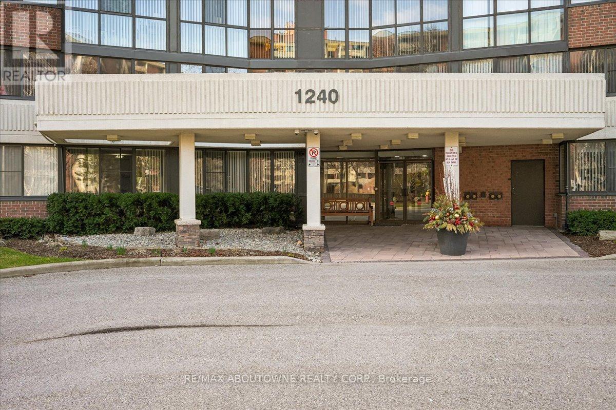 605 - 1240 Marlborough Court, Oakville, Ontario  L6H 3K7 - Photo 3 - W12975378