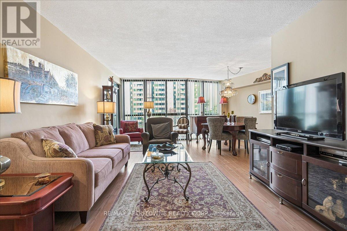 605 - 1240 Marlborough Court, Oakville, Ontario  L6H 3K7 - Photo 5 - W12975378