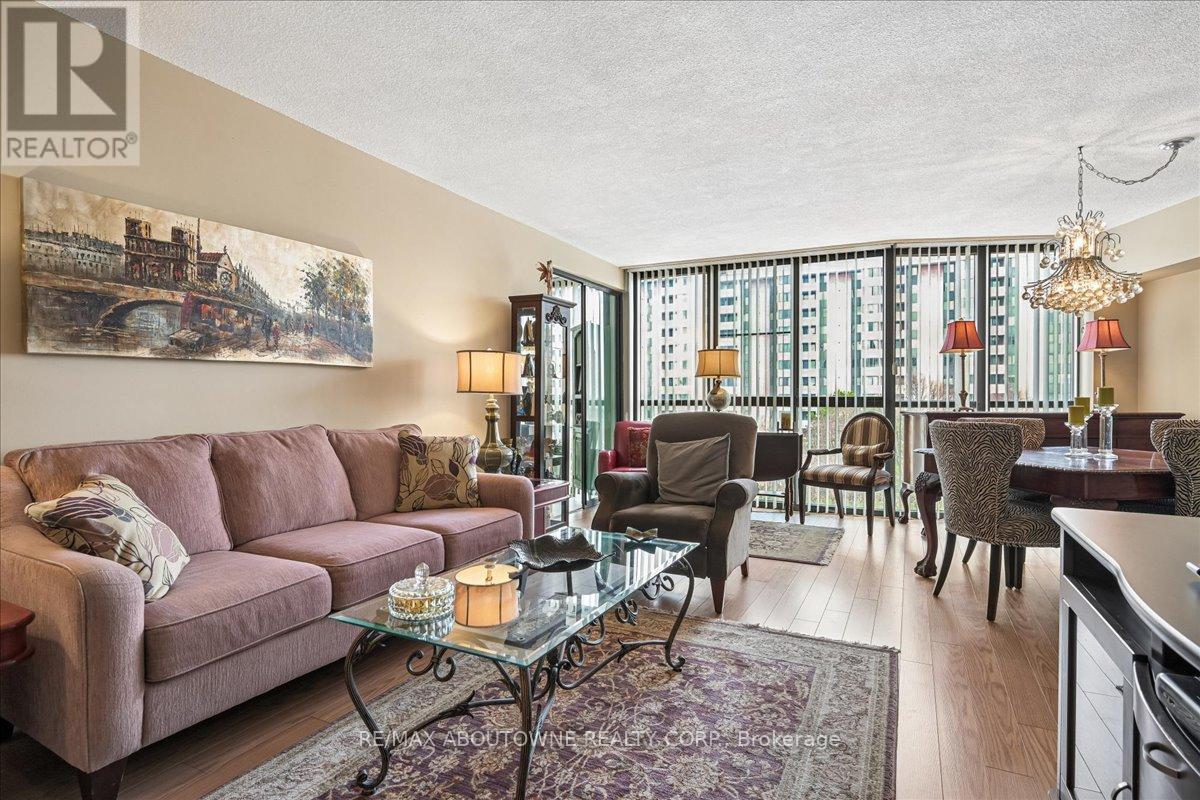 605 - 1240 Marlborough Court, Oakville, Ontario  L6H 3K7 - Photo 6 - W12975378