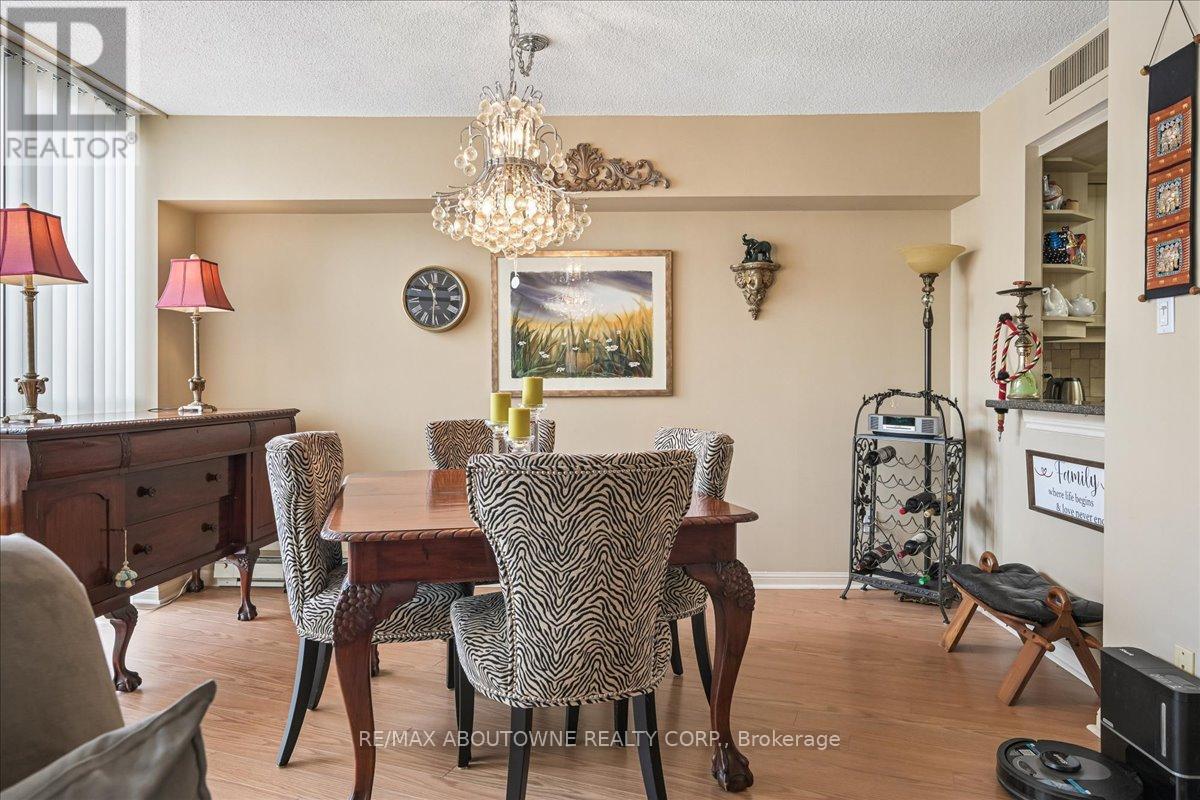 605 - 1240 Marlborough Court, Oakville, Ontario  L6H 3K7 - Photo 7 - W12975378