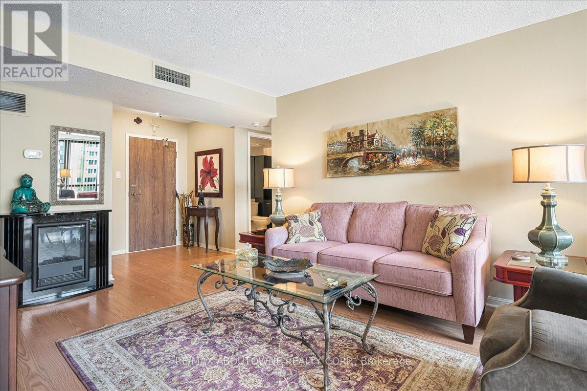 605 - 1240 Marlborough Court, Oakville, Ontario  L6H 3K7 - Photo 9 - W12975378