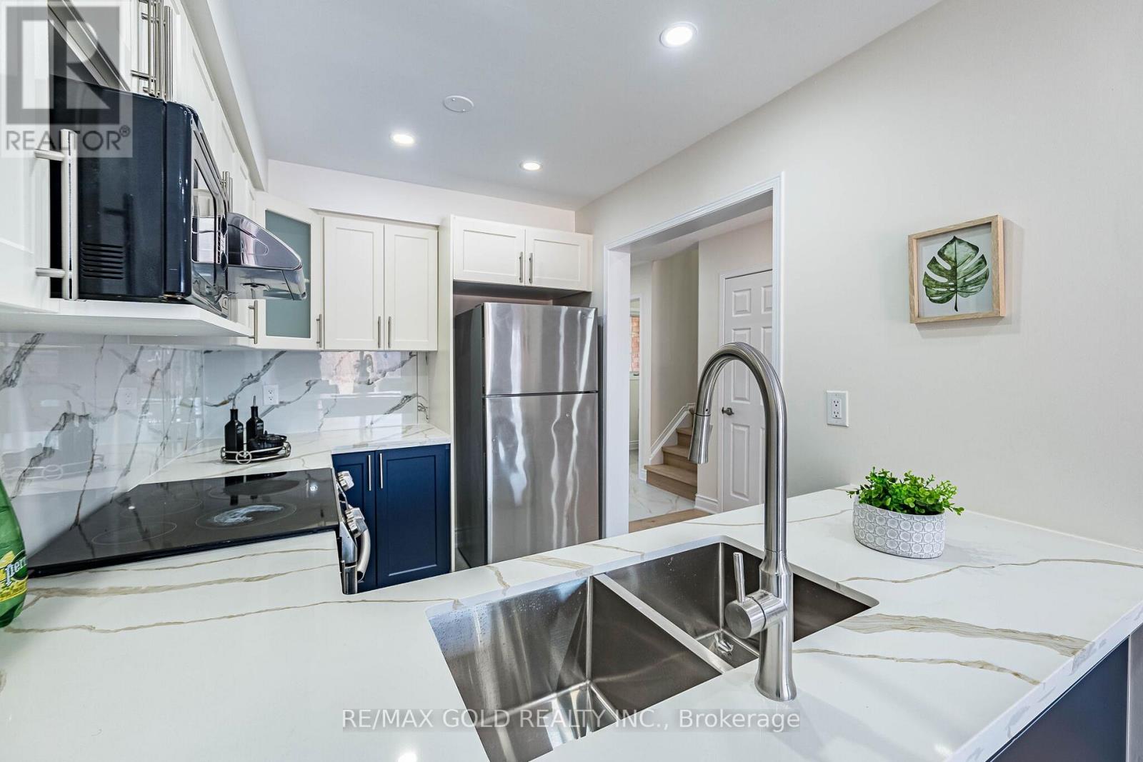 110 Sandyshores Drive, Brampton, Ontario  L6R 2M3 - Photo 15 - W12975420